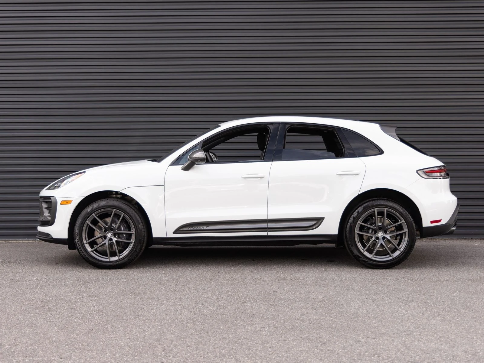 2026 Porsche Macan T (95B), 2/20