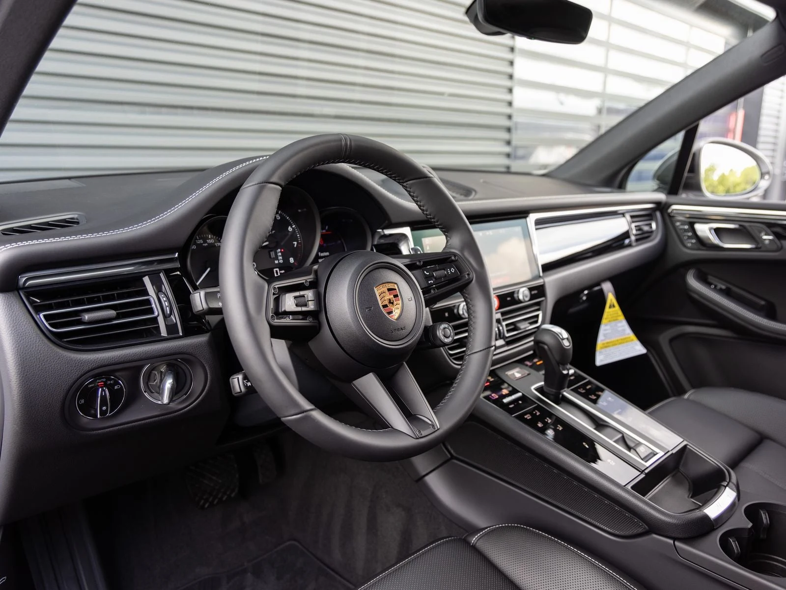 2026 Porsche Macan T (95B), 4/20