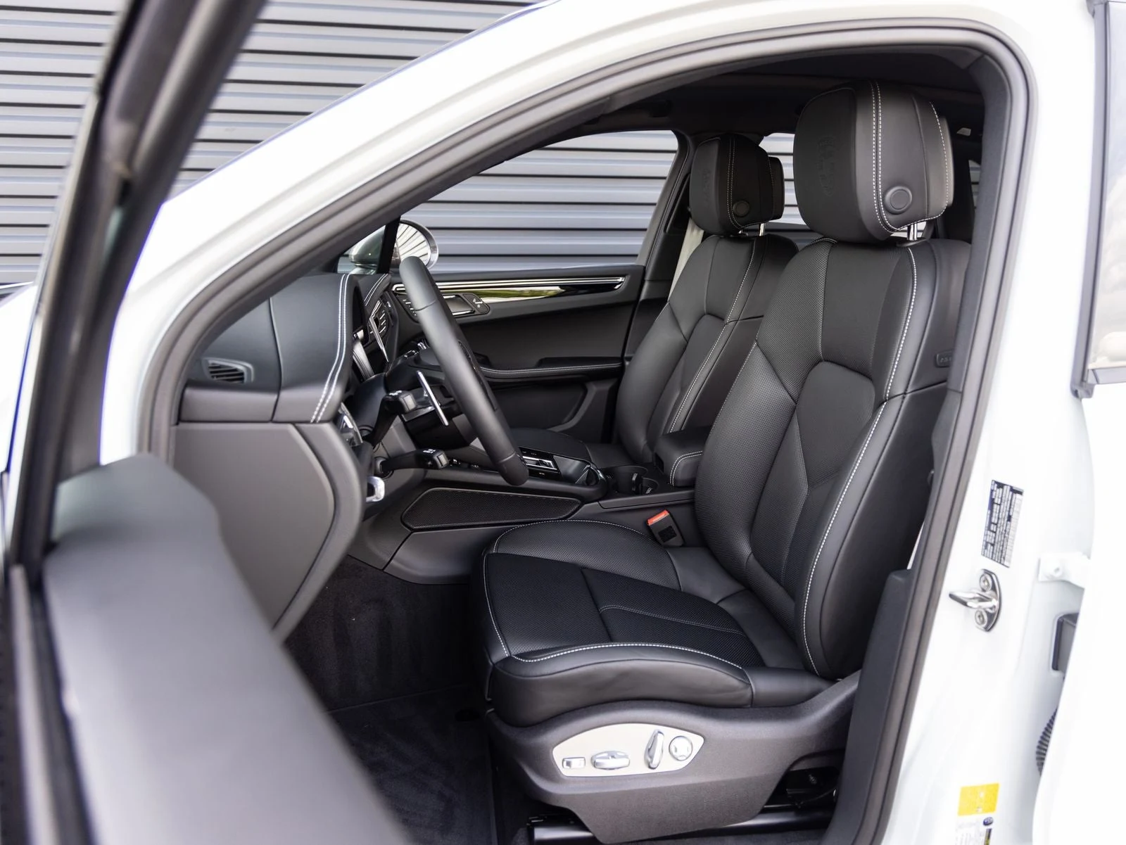 2026 Porsche Macan T (95B), 5/20