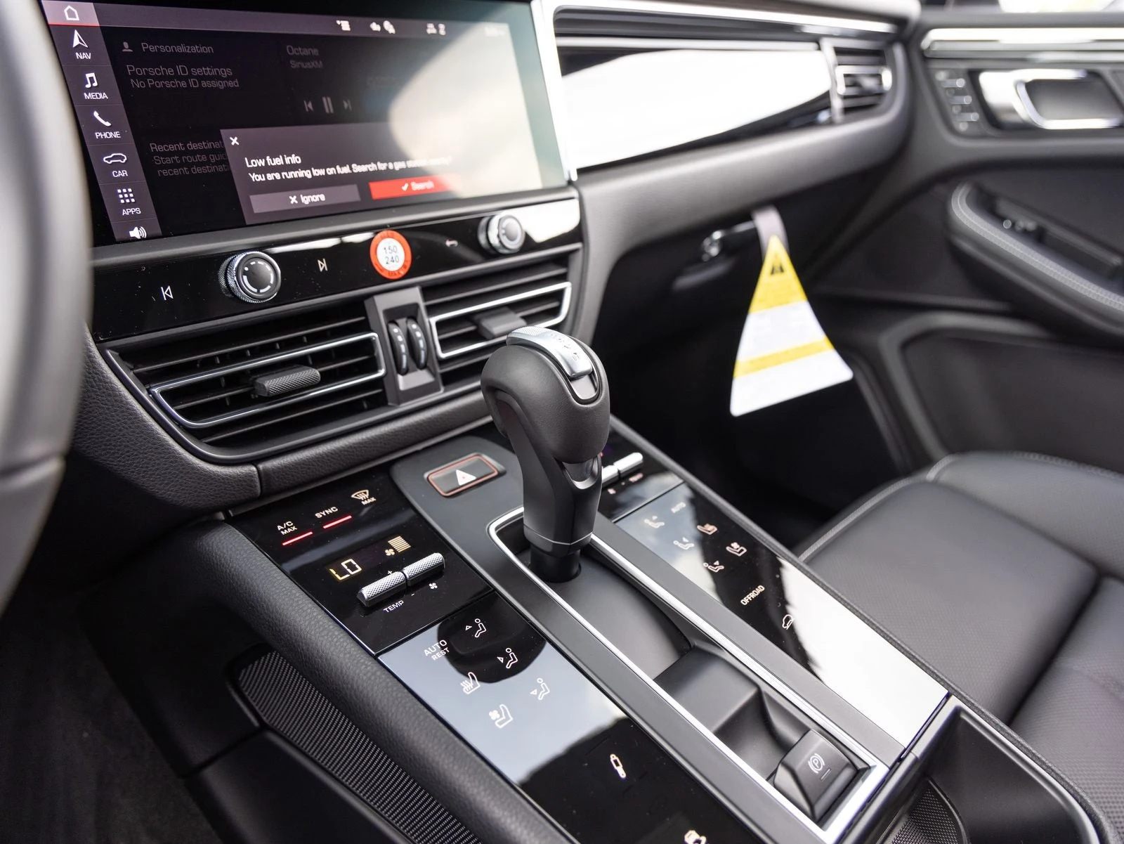 2026 Porsche Macan T (95B), 18/20