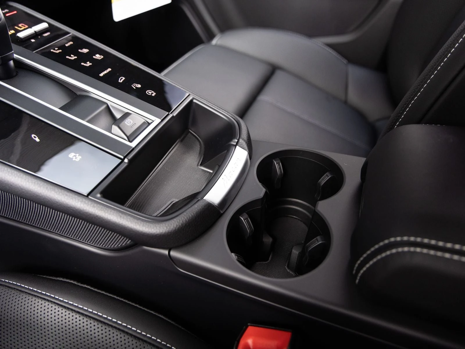 2026 Porsche Macan T (95B), 19/20