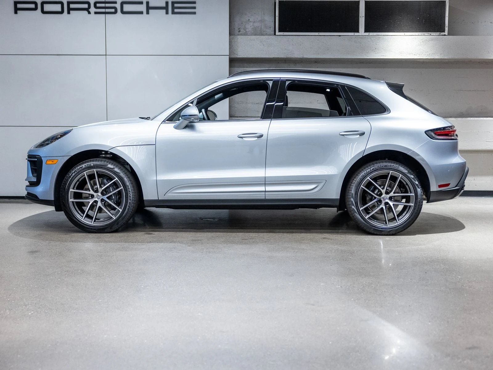 2026 Porsche Macan (95B), 2/20