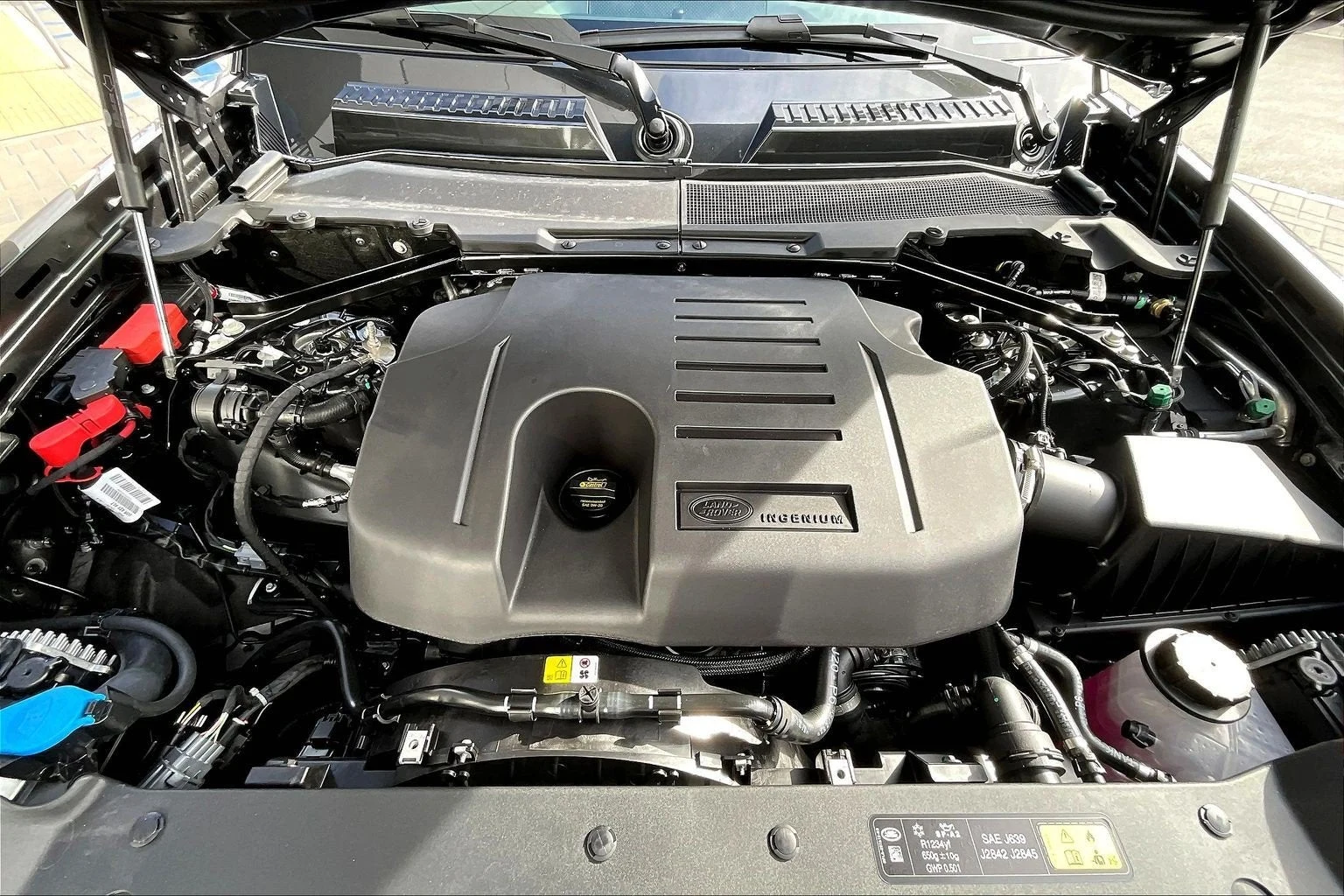 2026 Land Rover Defender 110 X-Dynamic SE (L663), 11/14