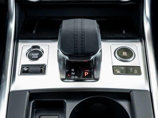 2024 Jaguar XF R-Dynamic SE (X260), 19/20
