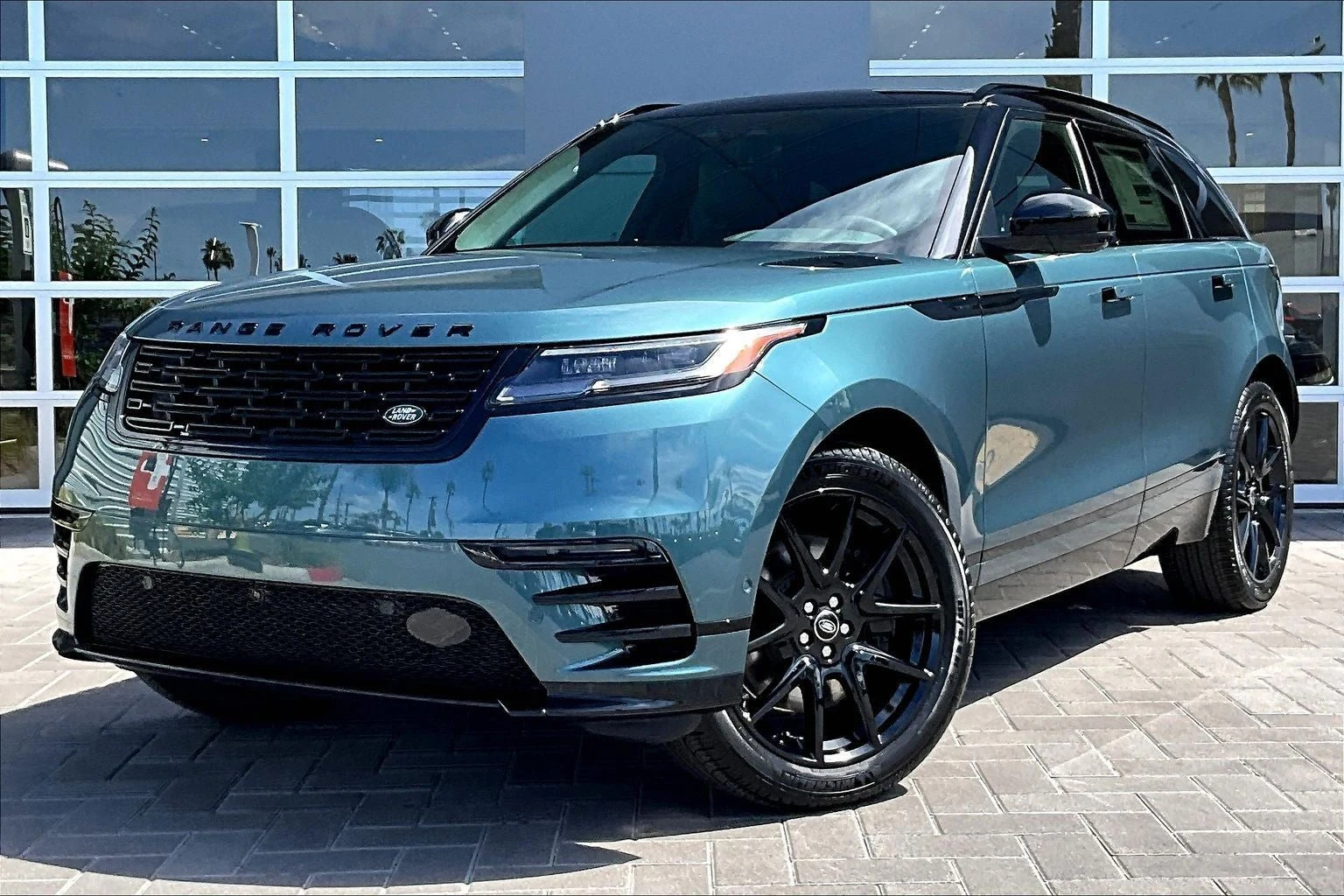 Land Rover Range Rover Velar Dynamic SE (L560) · Giola Green Metallic · Indigo Auto Group