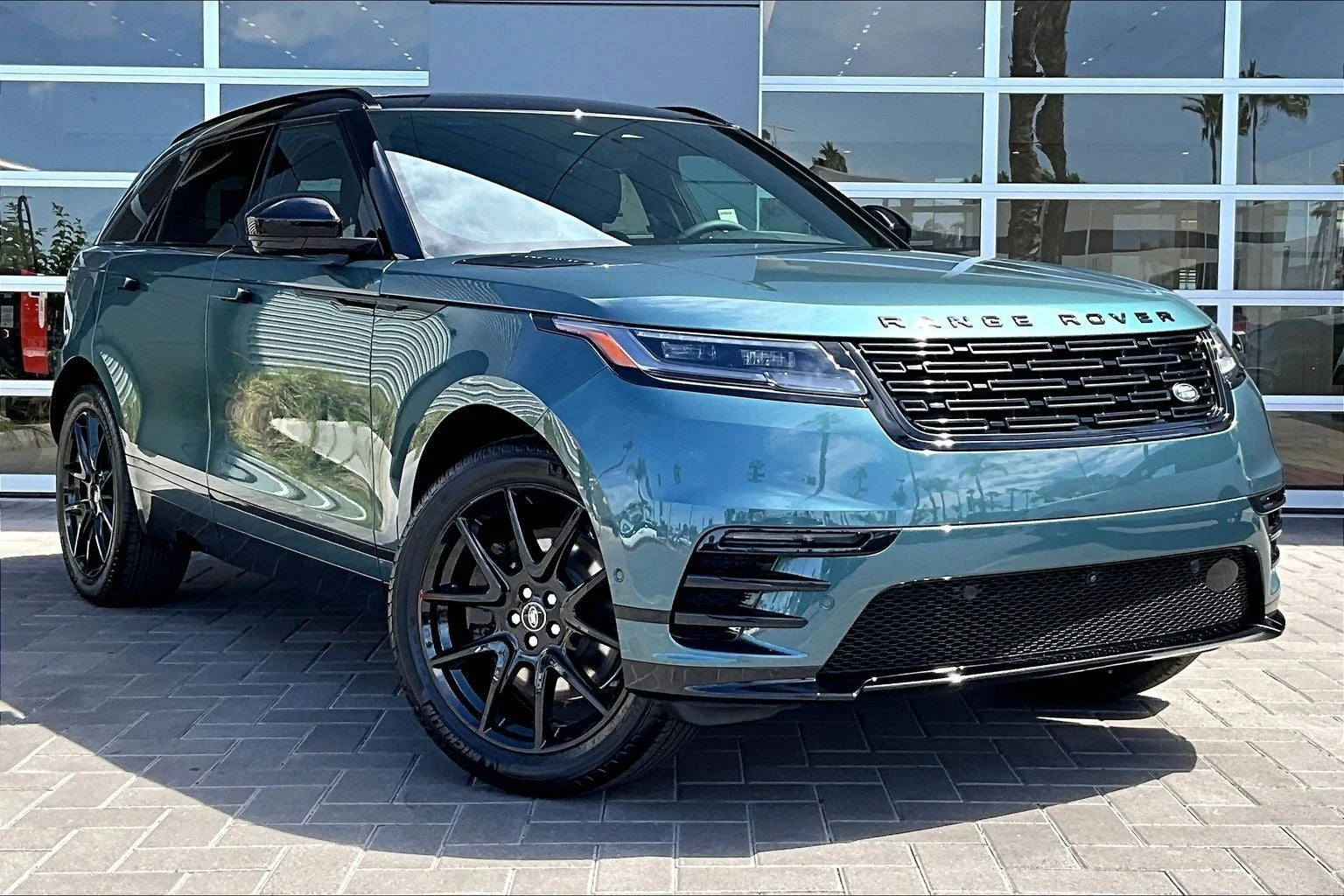 2026 Land Rover Range Rover Velar Dynamic SE (L560), 2/14