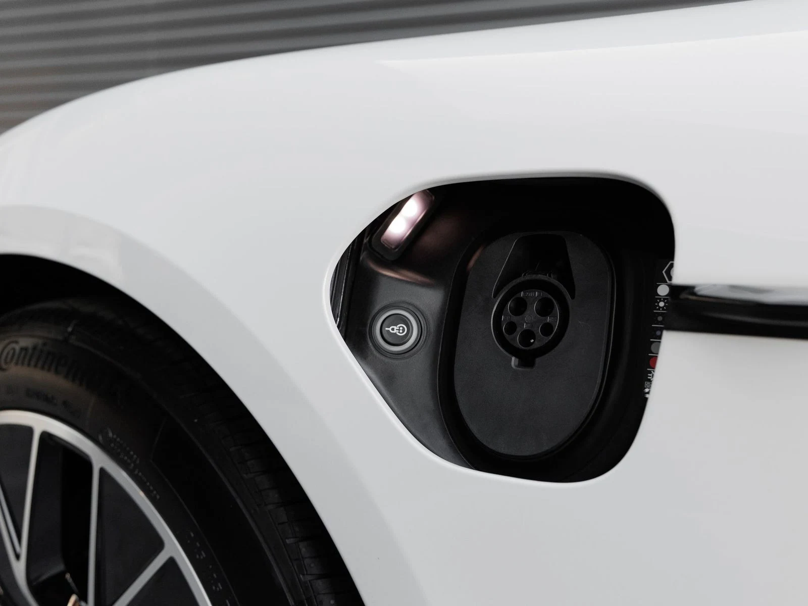 2026 Porsche Taycan 4 Sedan (2025 Update), 14/20