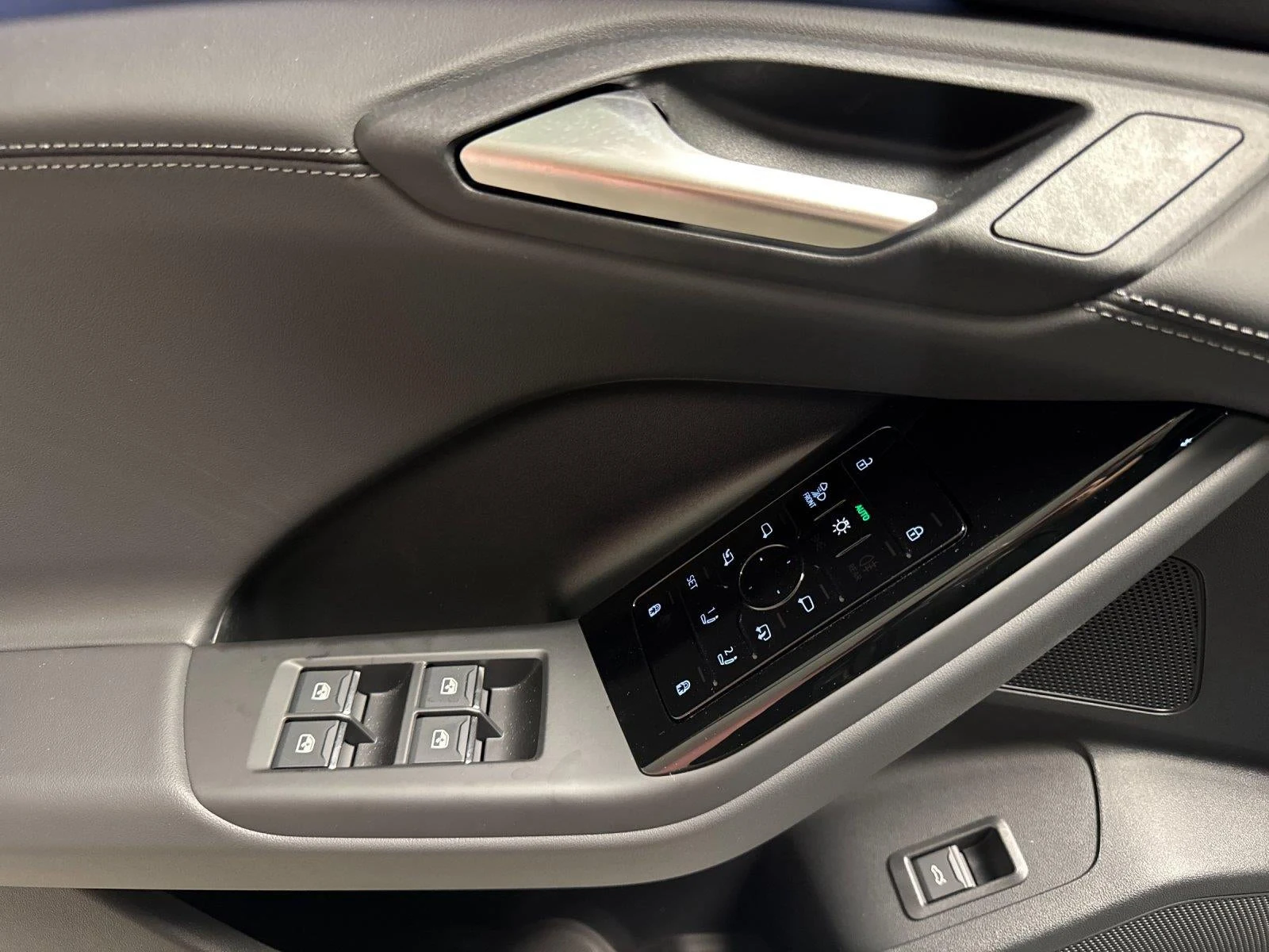 2027 Audi SQ6 e-tron Premium Plus, 10/20