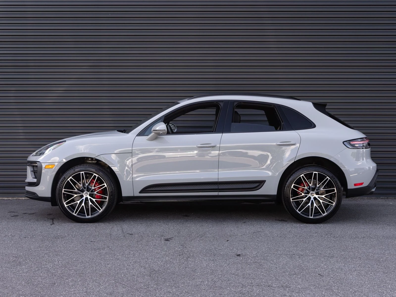 2026 Porsche Macan S (95B), 2/20