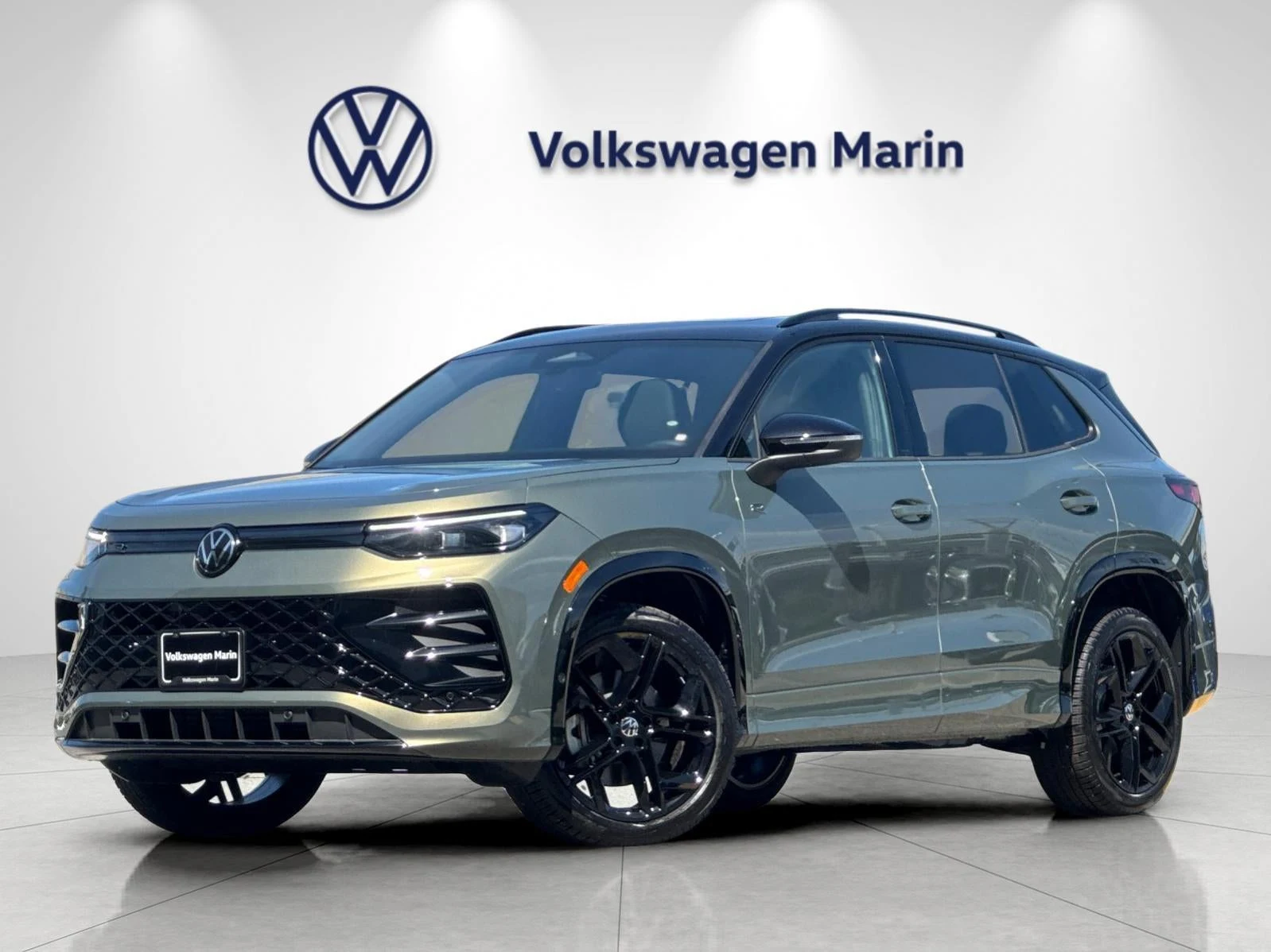 Volkswagen Tiguan SE R-Line Black (3rd Generation North America) · Avocado Green W And Deep Black Roof · Indigo Auto Group