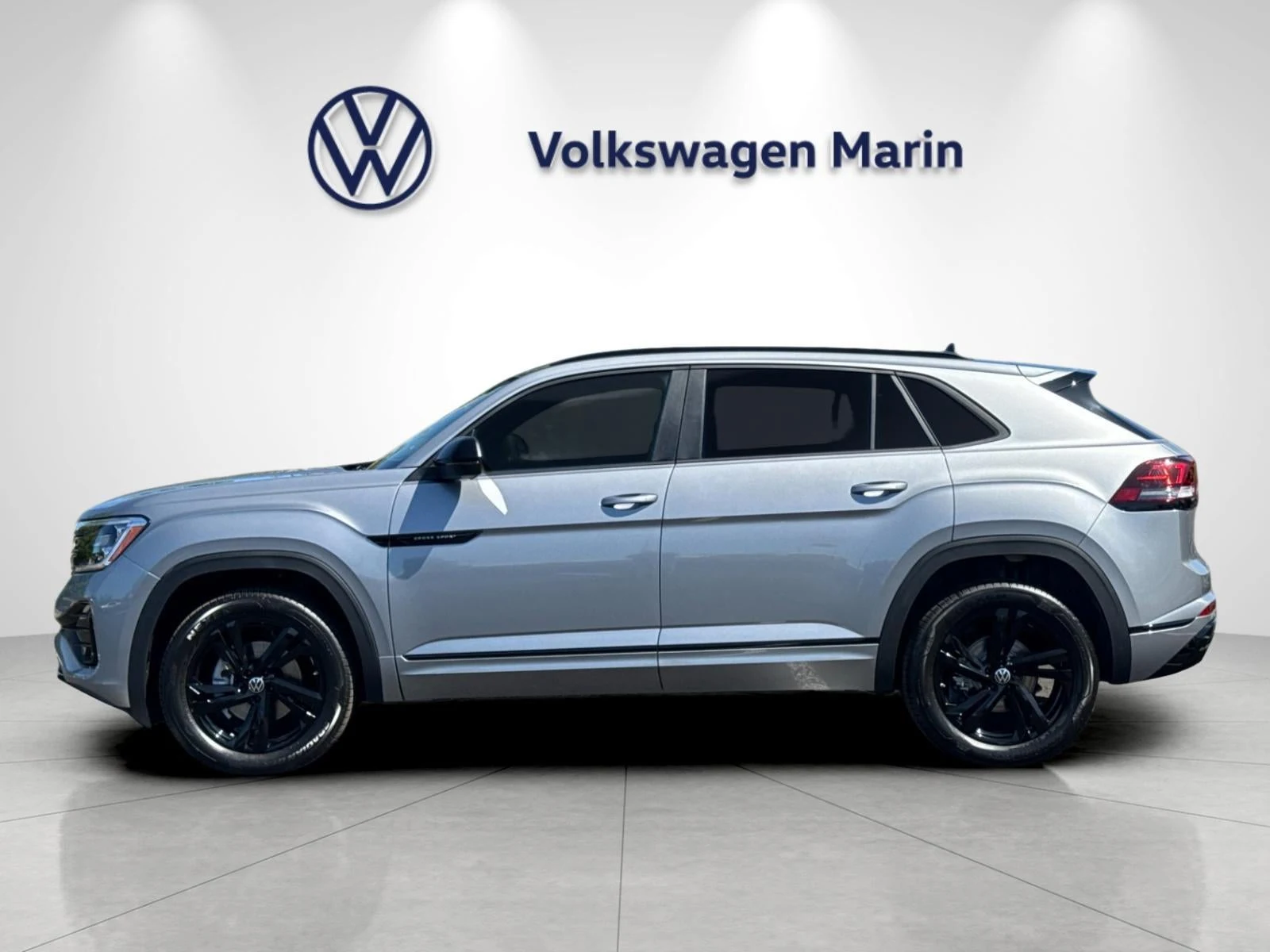 2026 Volkswagen Atlas Cross Sport 2.0T SEL R-Line Black (2024 Update), 2/20