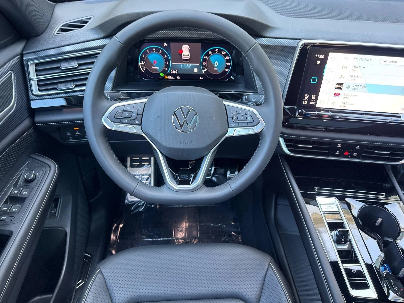2026 Volkswagen Atlas Cross Sport 2.0T SEL R-Line Black (2024 Update), 13/20