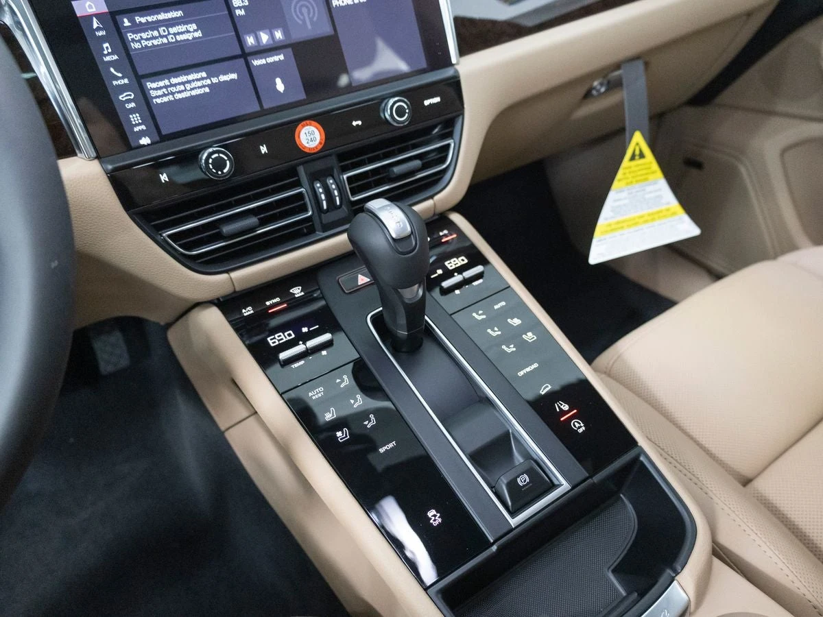 2026 Porsche Macan (95B), 18/20