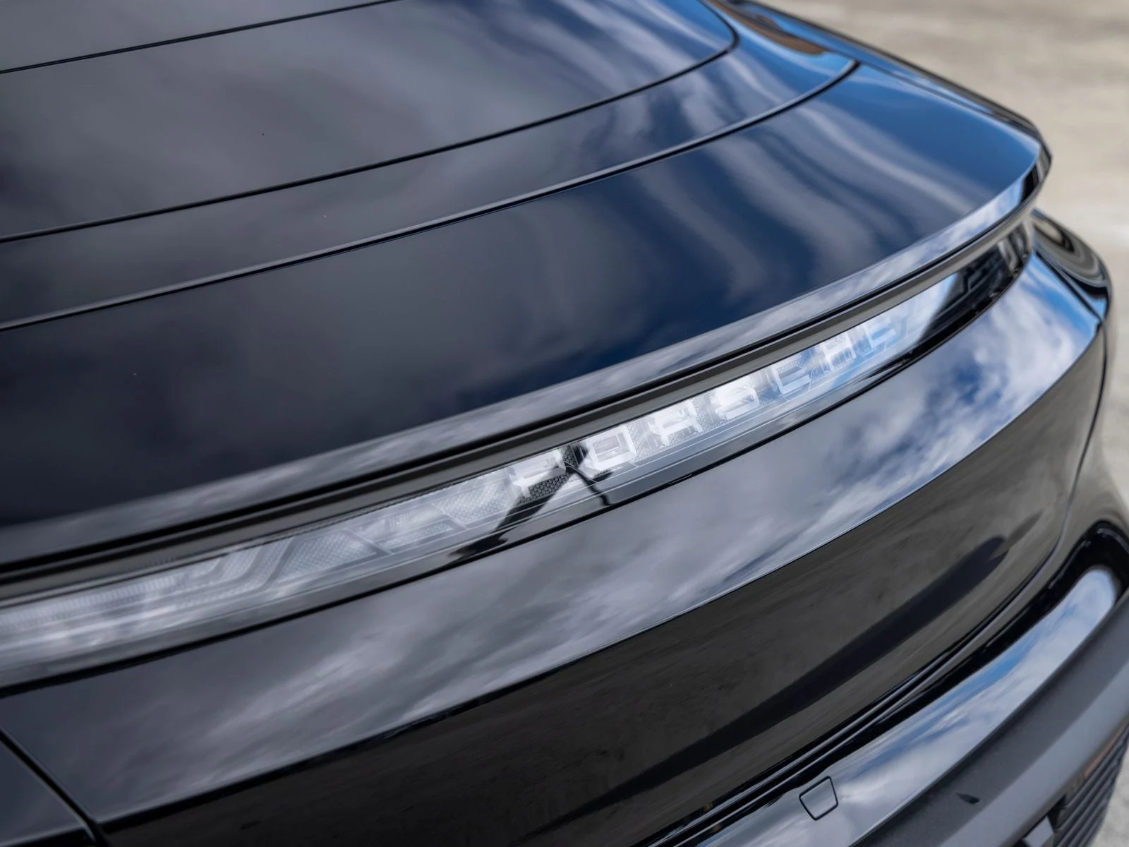 2026 Porsche Taycan 4 Sedan (2025 Update), 19/20