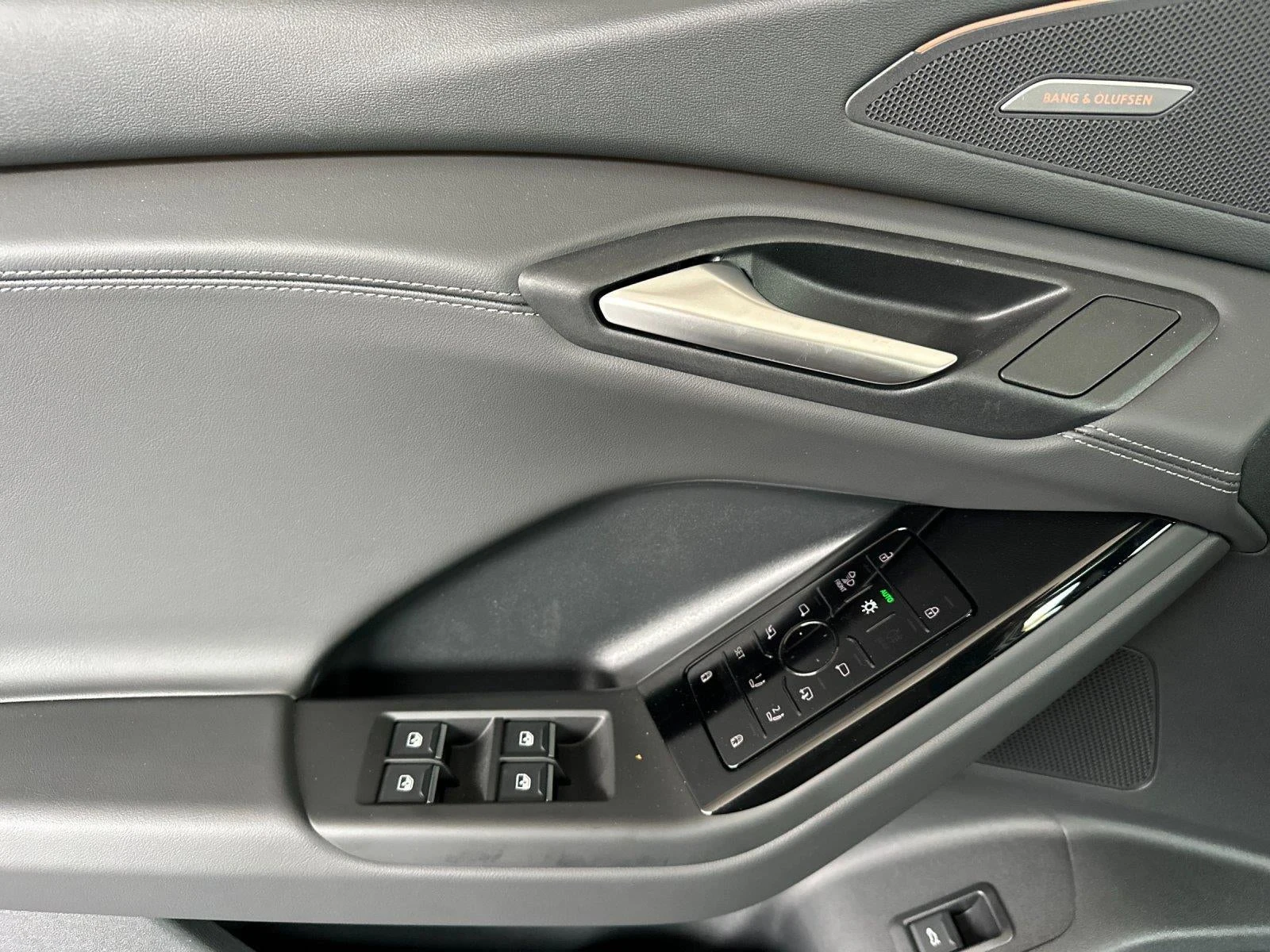 2027 Audi SQ6 e-tron Premium Plus, 10/20