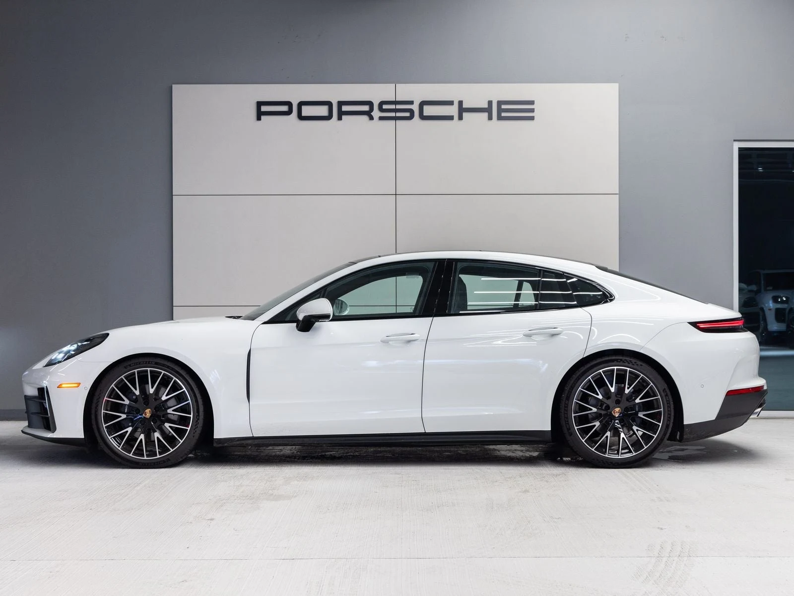 2026 Porsche Panamera (976), 2/20