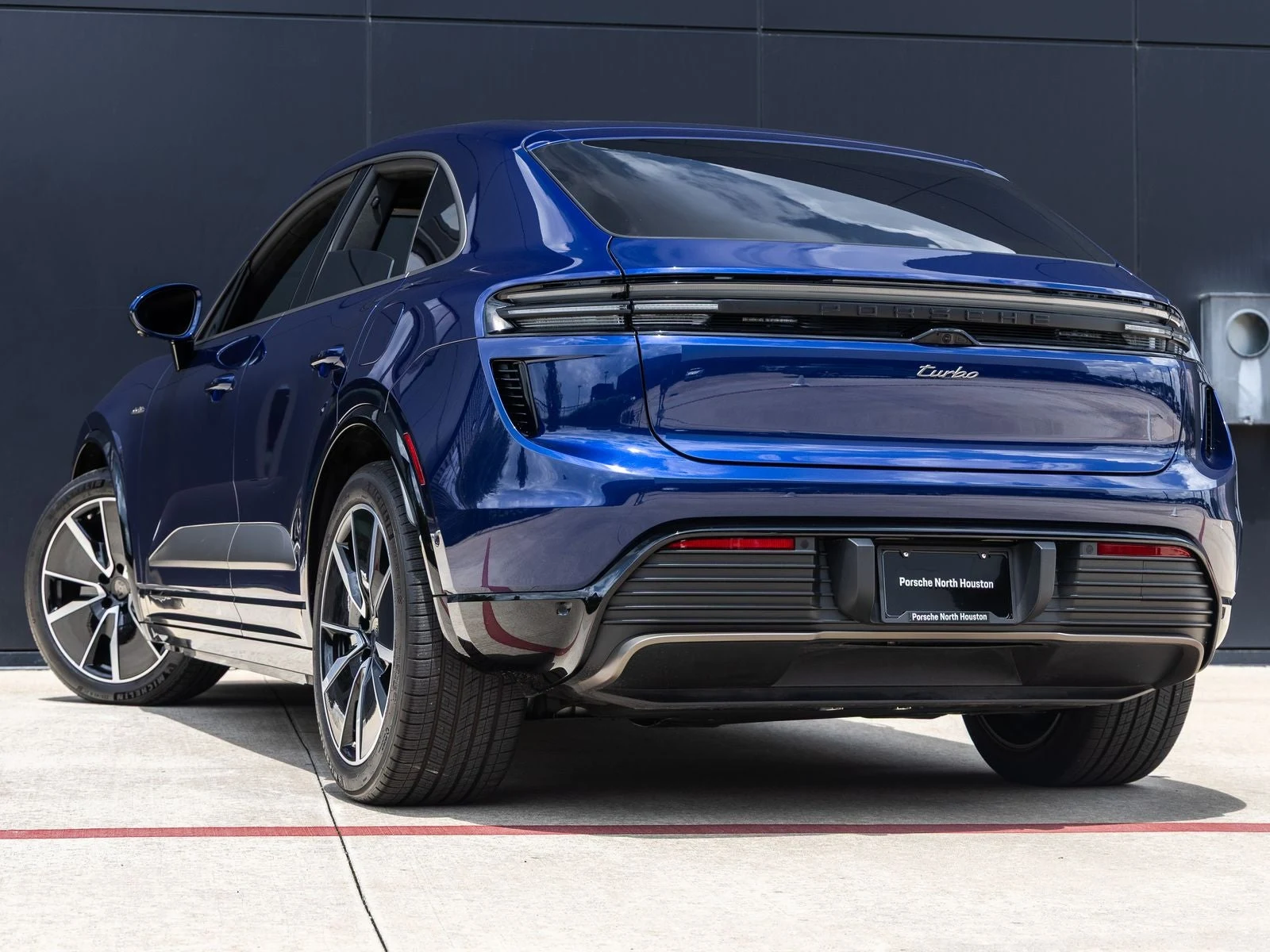 2025 Porsche Macan Turbo Electric (XAB), 3/20