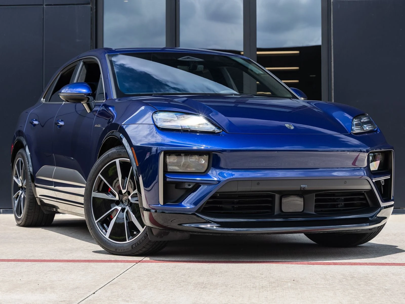 2025 Porsche Macan Turbo Electric (XAB), 6/20