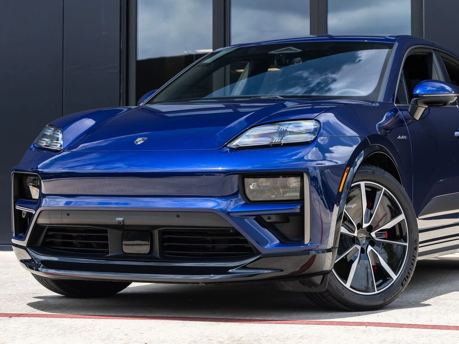 2025 Porsche Macan Turbo Electric (XAB), 7/20