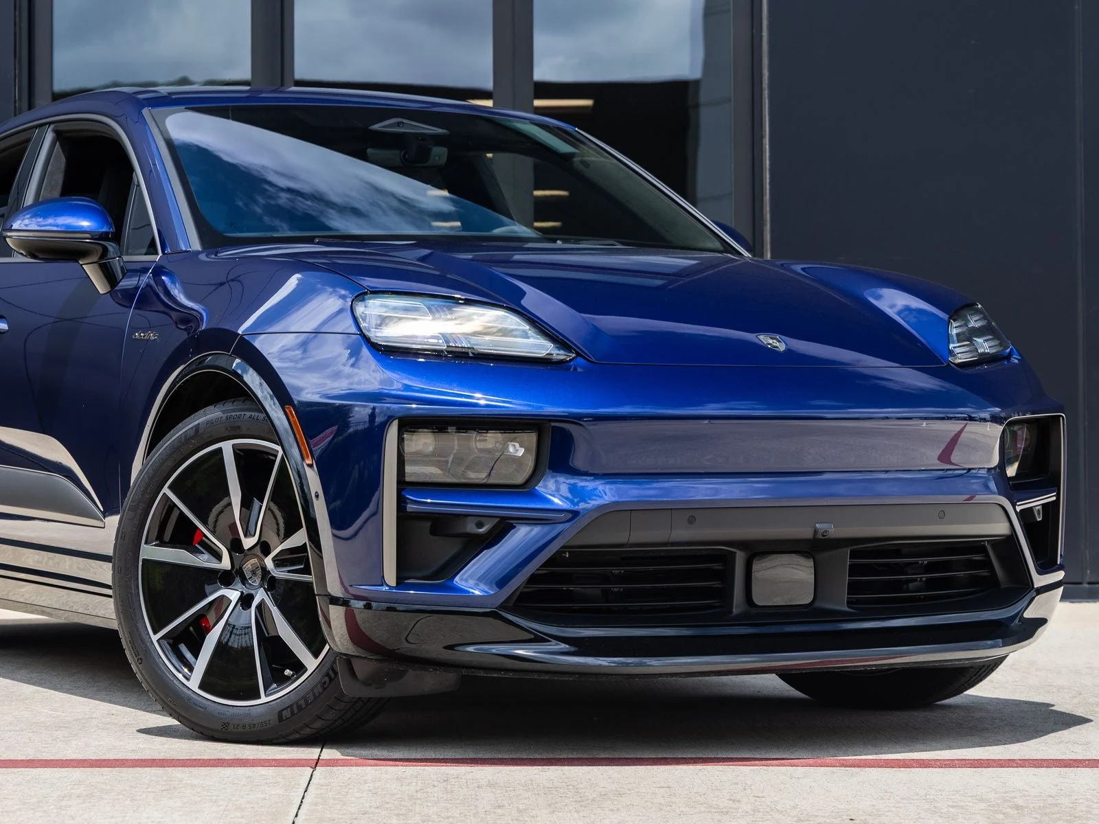 2025 Porsche Macan Turbo Electric (XAB), 9/20
