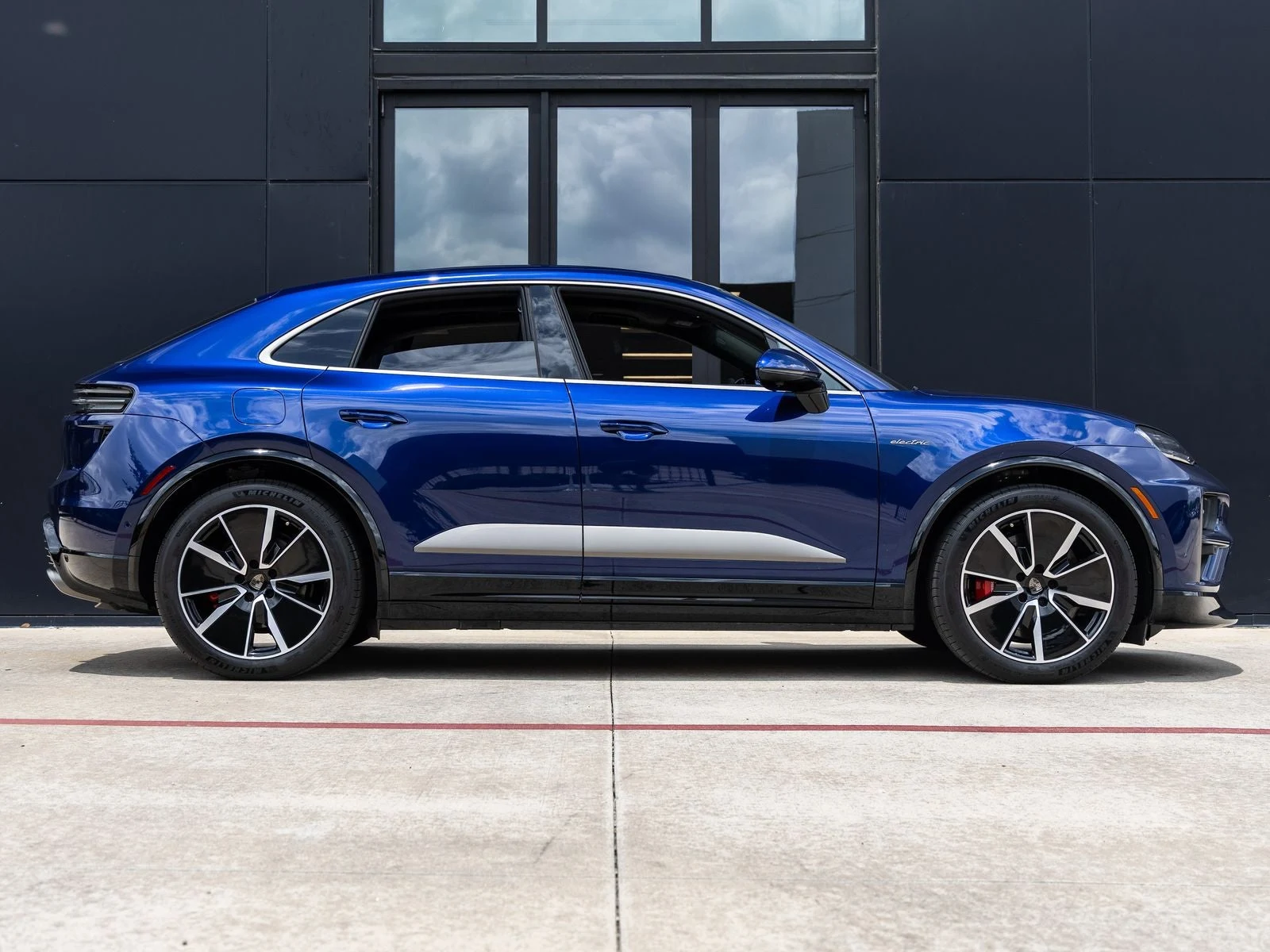 2025 Porsche Macan Turbo Electric (XAB), 12/20