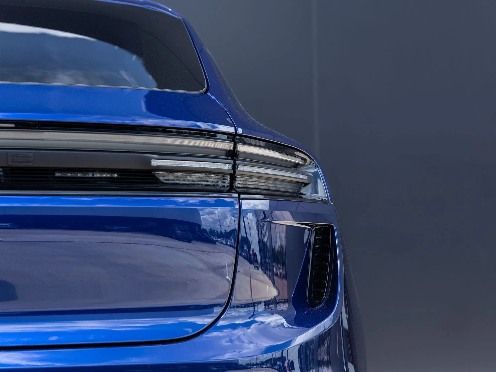 2025 Porsche Macan Turbo Electric (XAB), 14/20