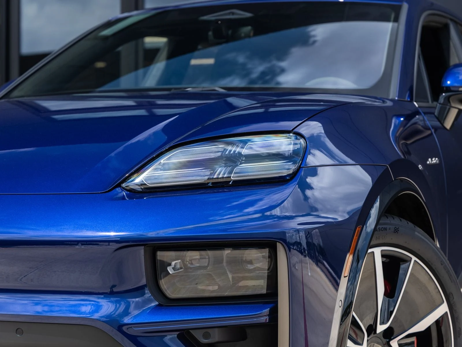 2025 Porsche Macan Turbo Electric (XAB), 16/20