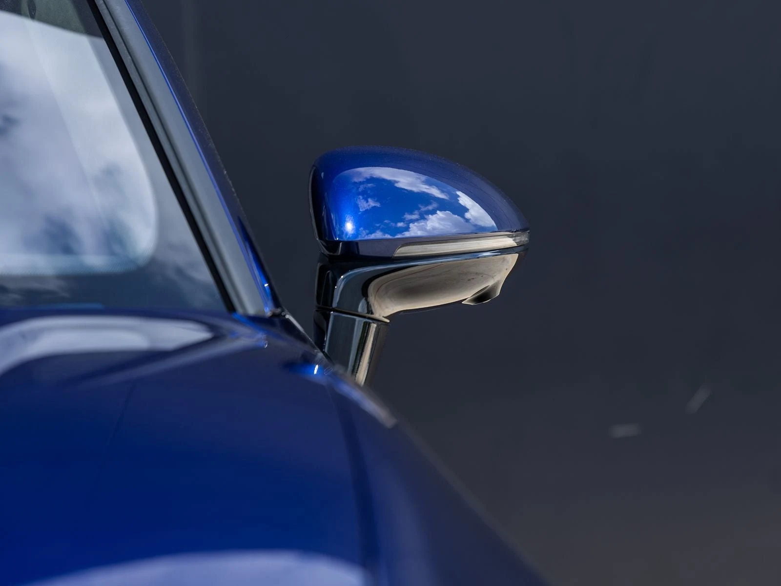2025 Porsche Macan Turbo Electric (XAB), 18/20