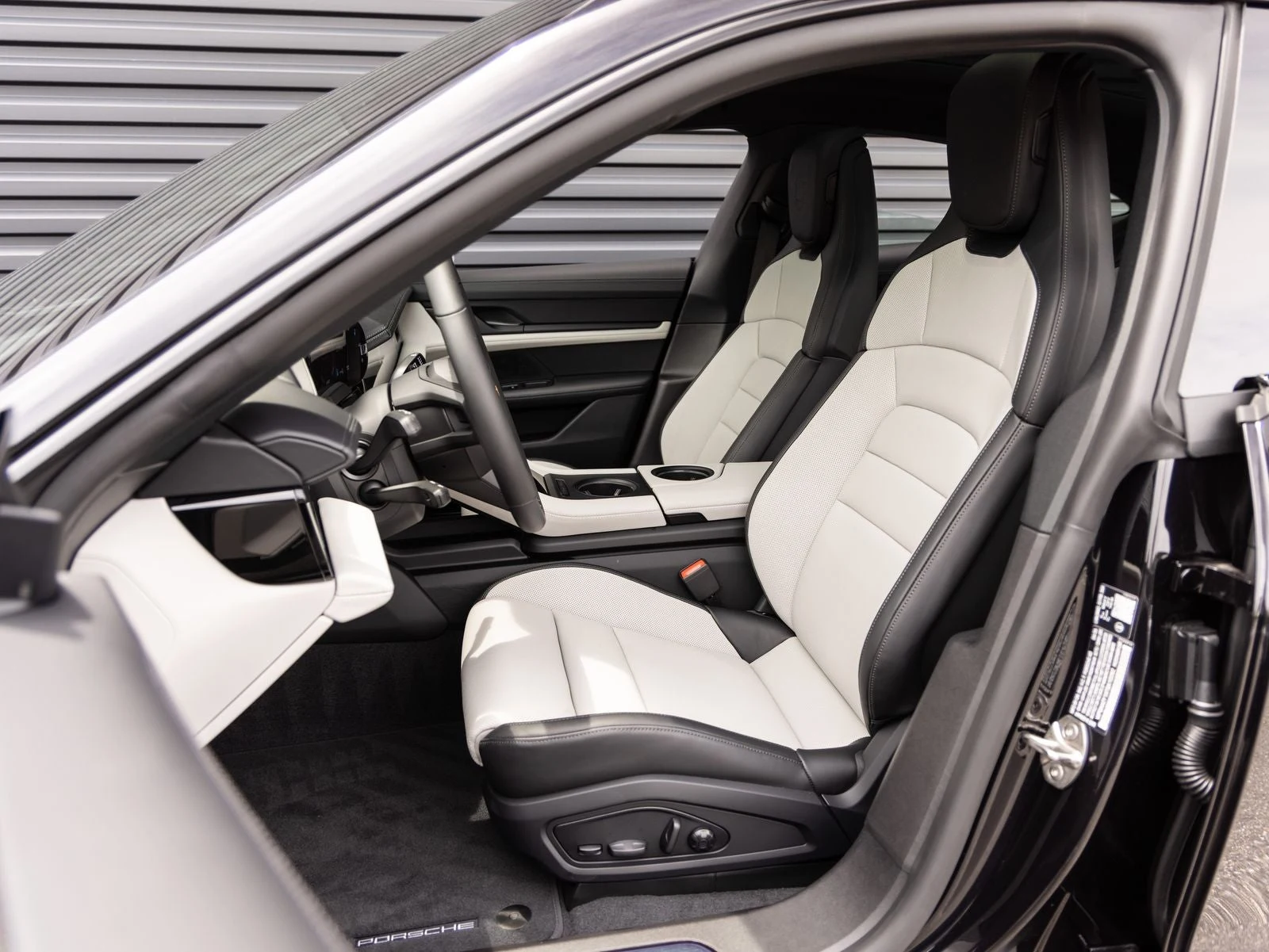 2026 Porsche Taycan 4 Black Edition (2025 Update), 5/20