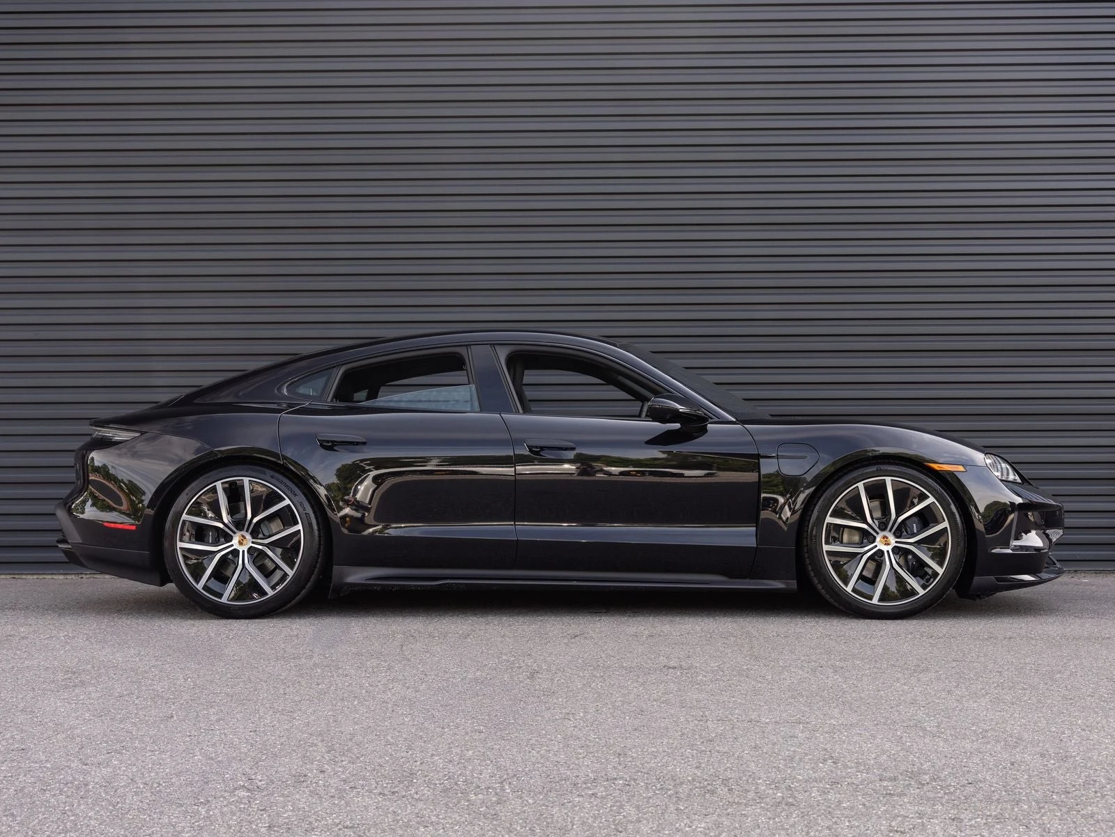 2026 Porsche Taycan 4 Black Edition (2025 Update), 8/20