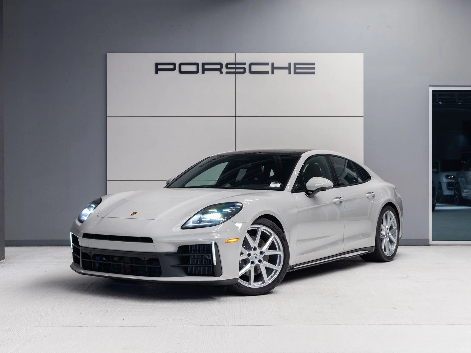 Porsche Panamera 4 (976) · Chalk · Indigo Auto Group