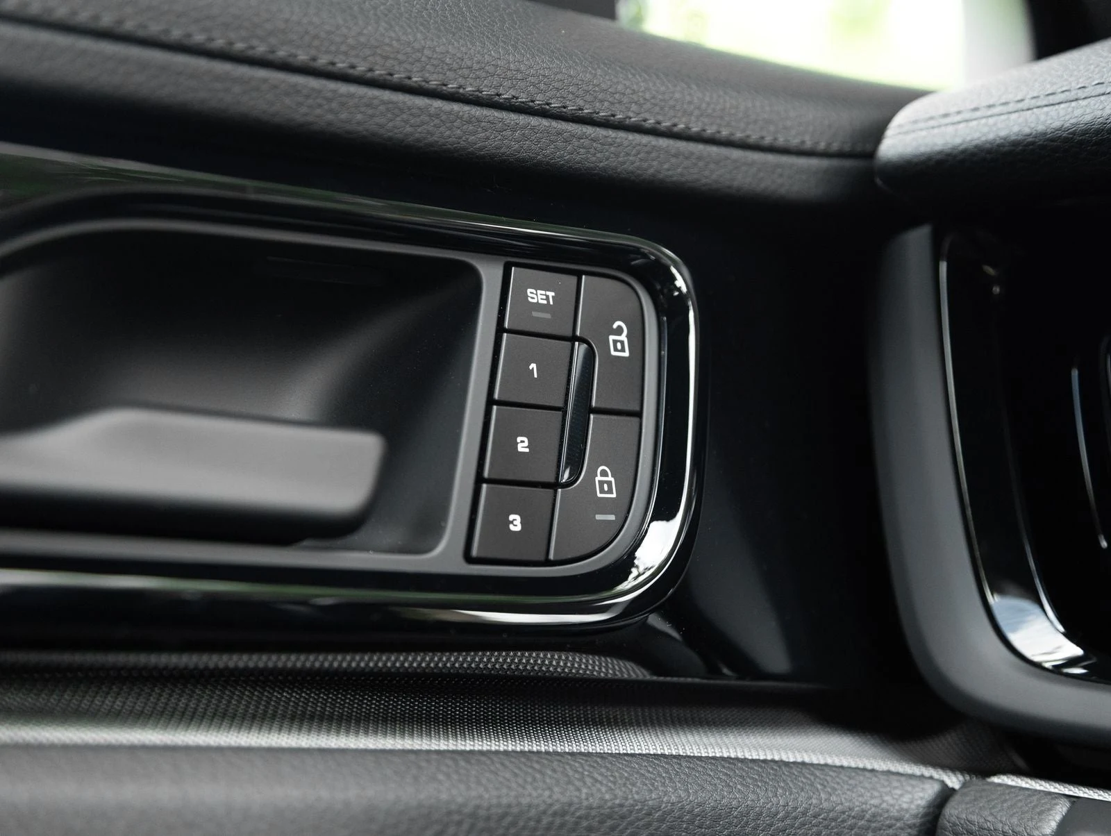 2026 Porsche Panamera 4 (976), 19/20