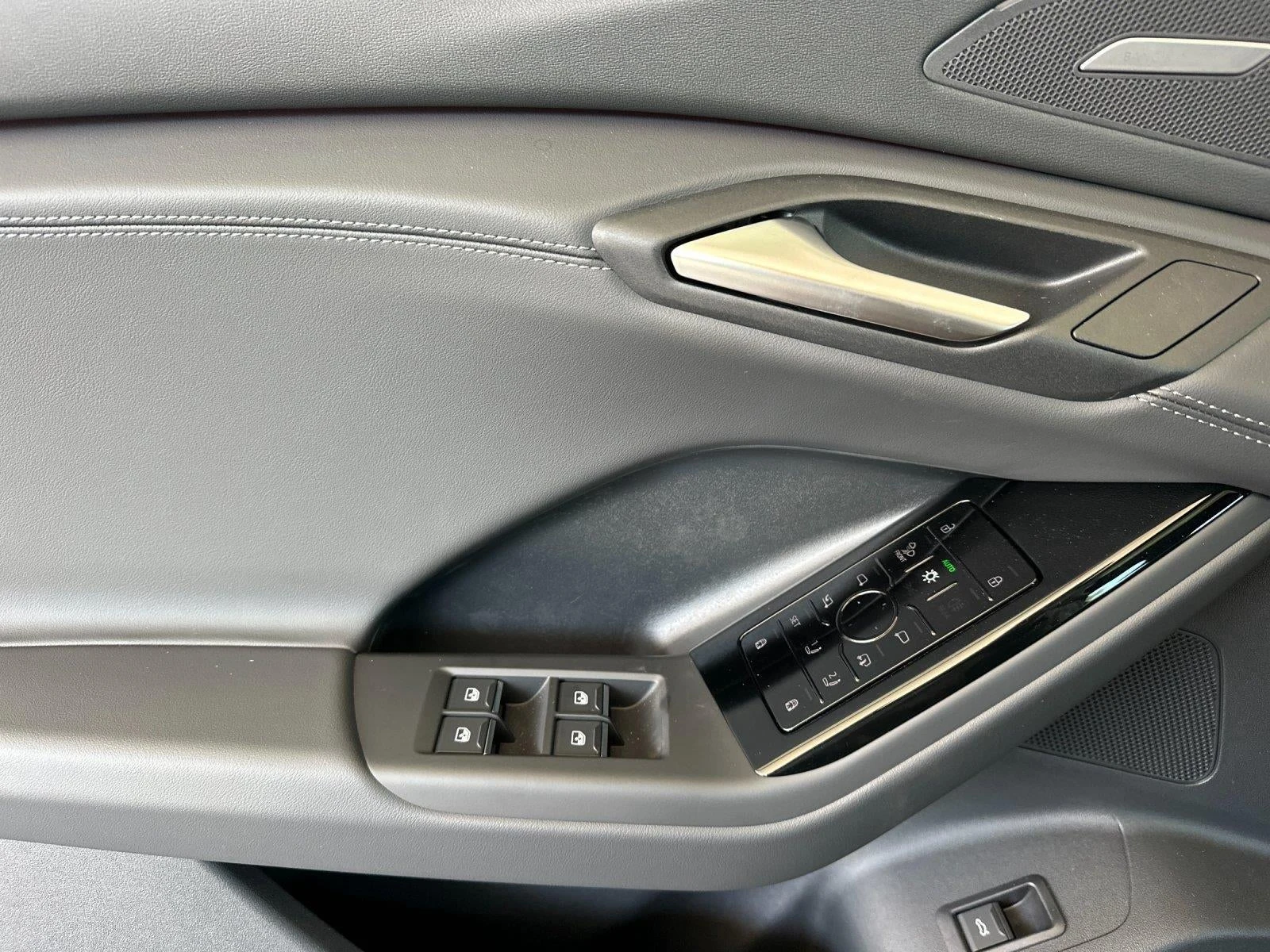2027 Audi SQ6 e-tron Premium Plus, 10/20