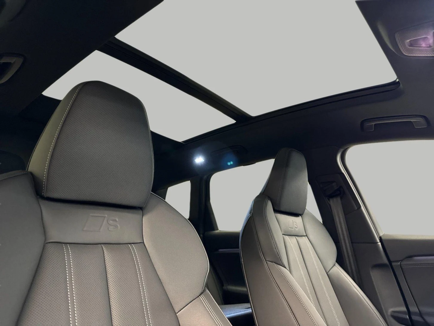 2027 Audi SQ6 e-tron Premium Plus, 16/20