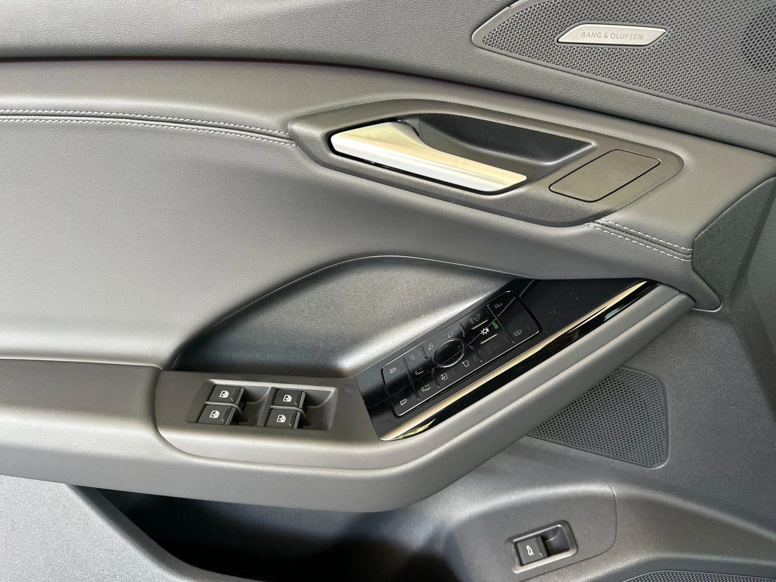 2027 Audi SQ6 e-tron Premium Plus, 10/20