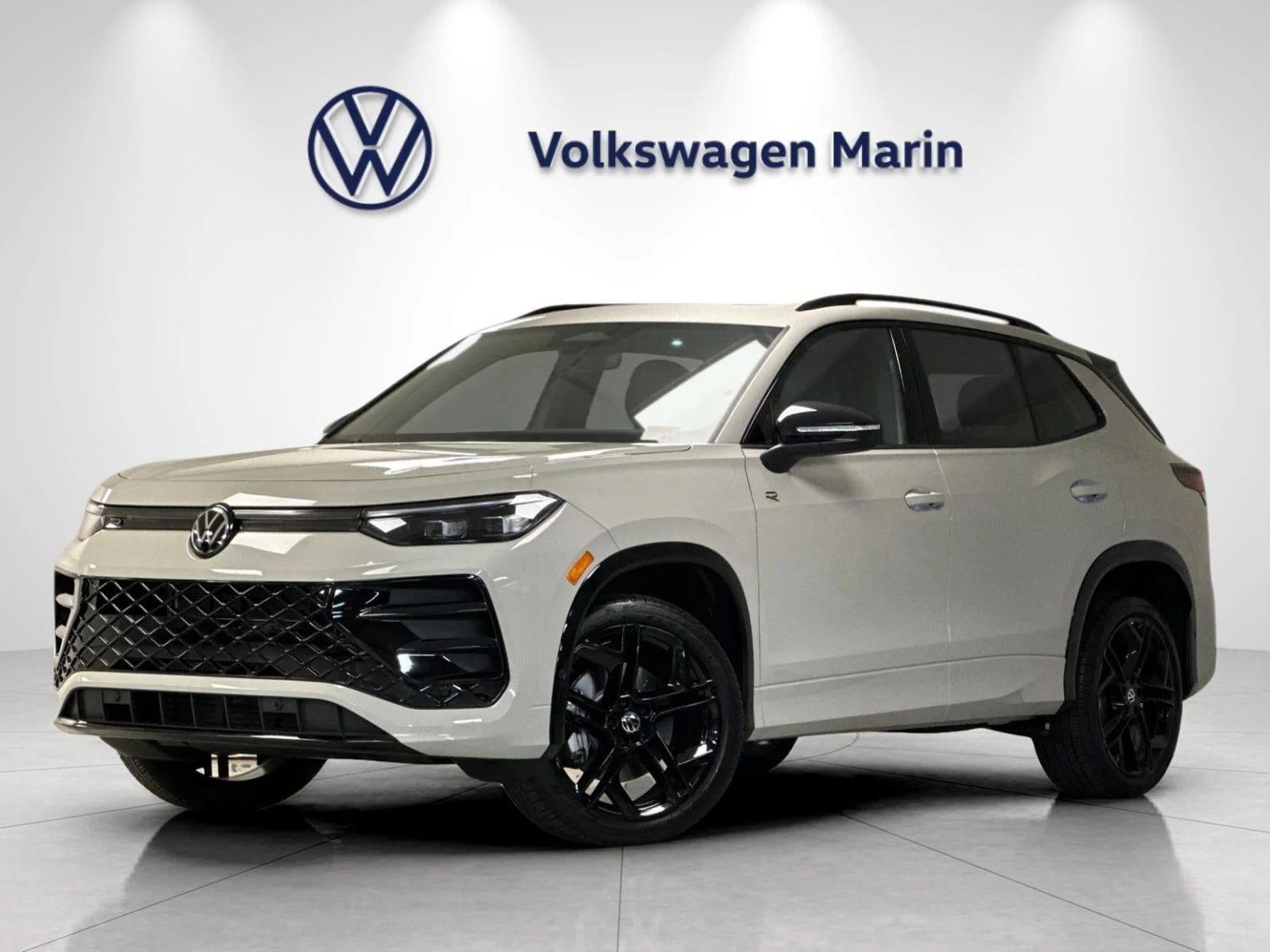 Volkswagen Tiguan SE R-Line Black (3rd Generation North America) · Sandstone · Indigo Auto Group