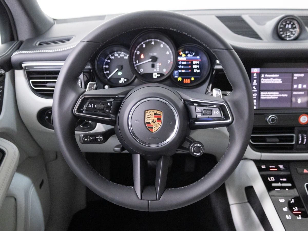 2026 Porsche Macan S (95B), 19/20