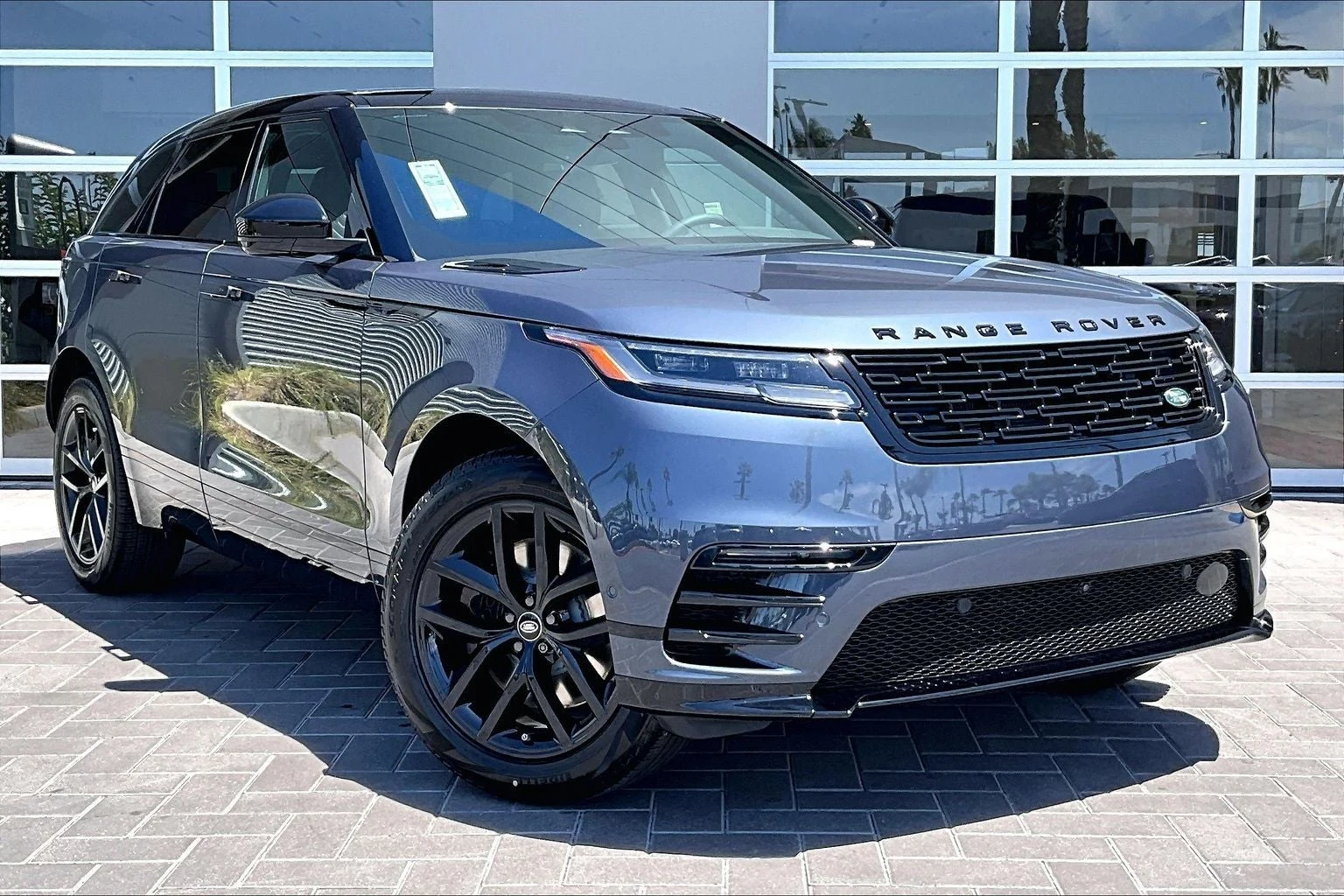 2026 Land Rover Range Rover Velar Dynamic SE (L560), 2/14