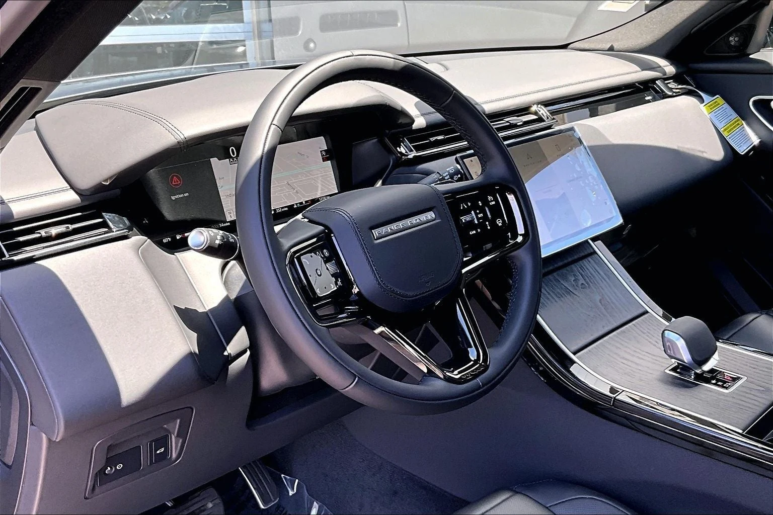 2026 Land Rover Range Rover Velar Dynamic SE (L560), 6/14