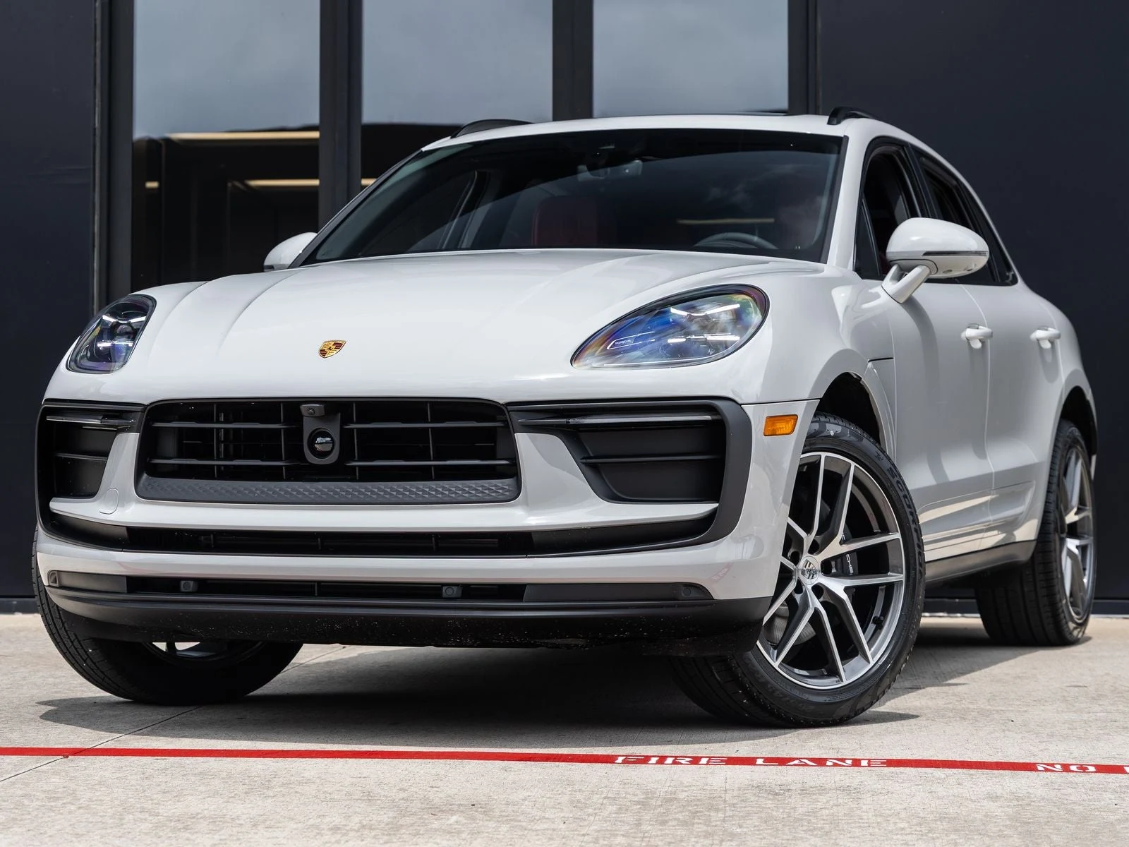 Porsche Macan (95B) · Chalk · Indigo Auto Group