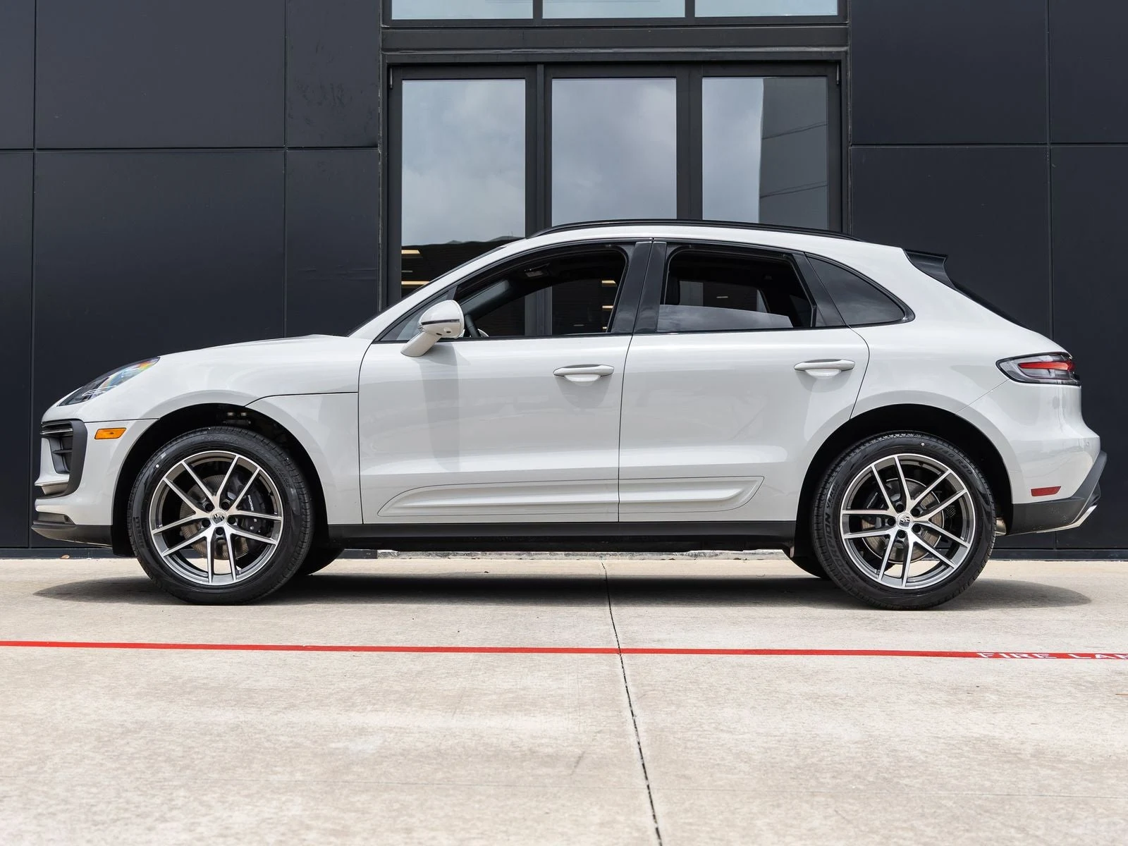 2026 Porsche Macan (95B), 2/20