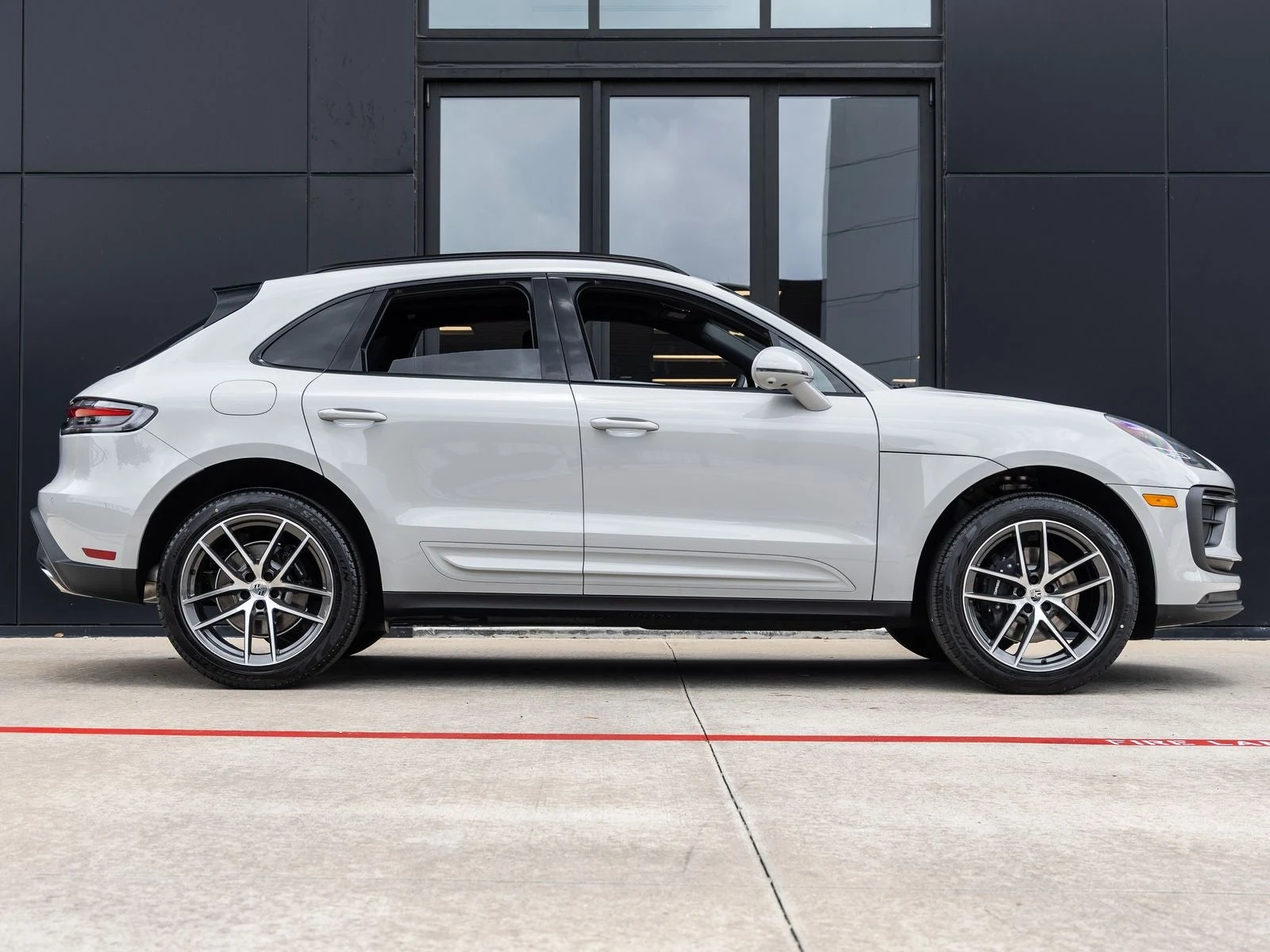 2026 Porsche Macan (95B), 12/20