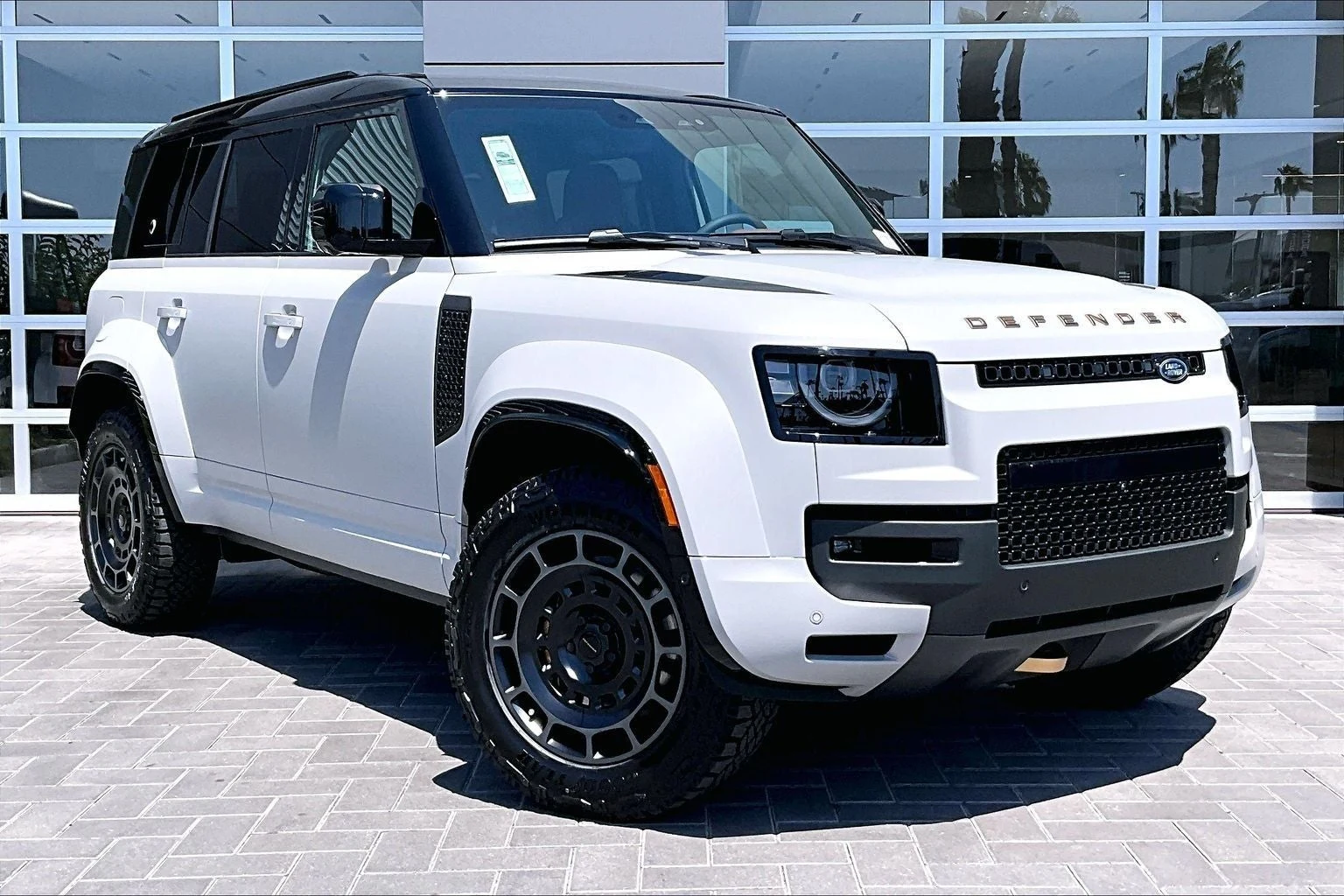 2026 Land Rover Defender OCTA (L663), 2/14