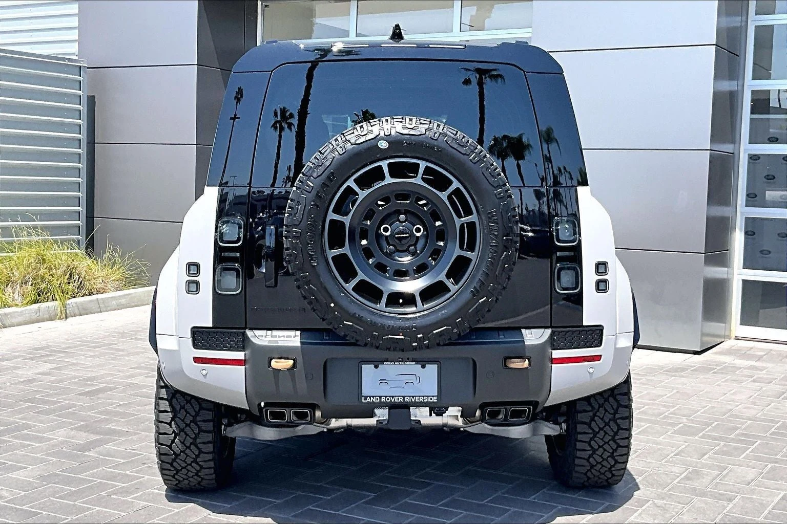 2026 Land Rover Defender OCTA (L663), 4/14