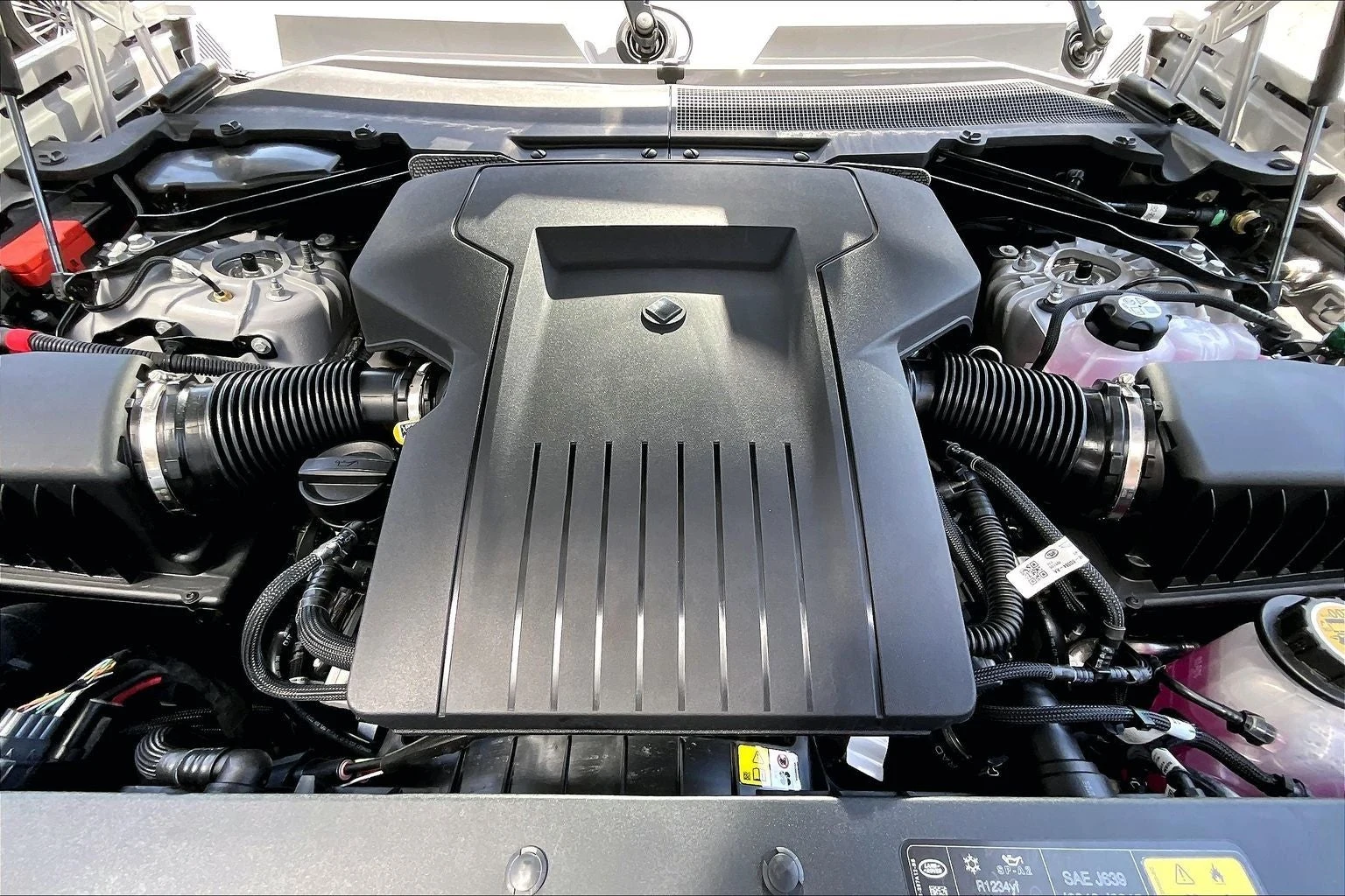 2026 Land Rover Defender OCTA (L663), 11/14