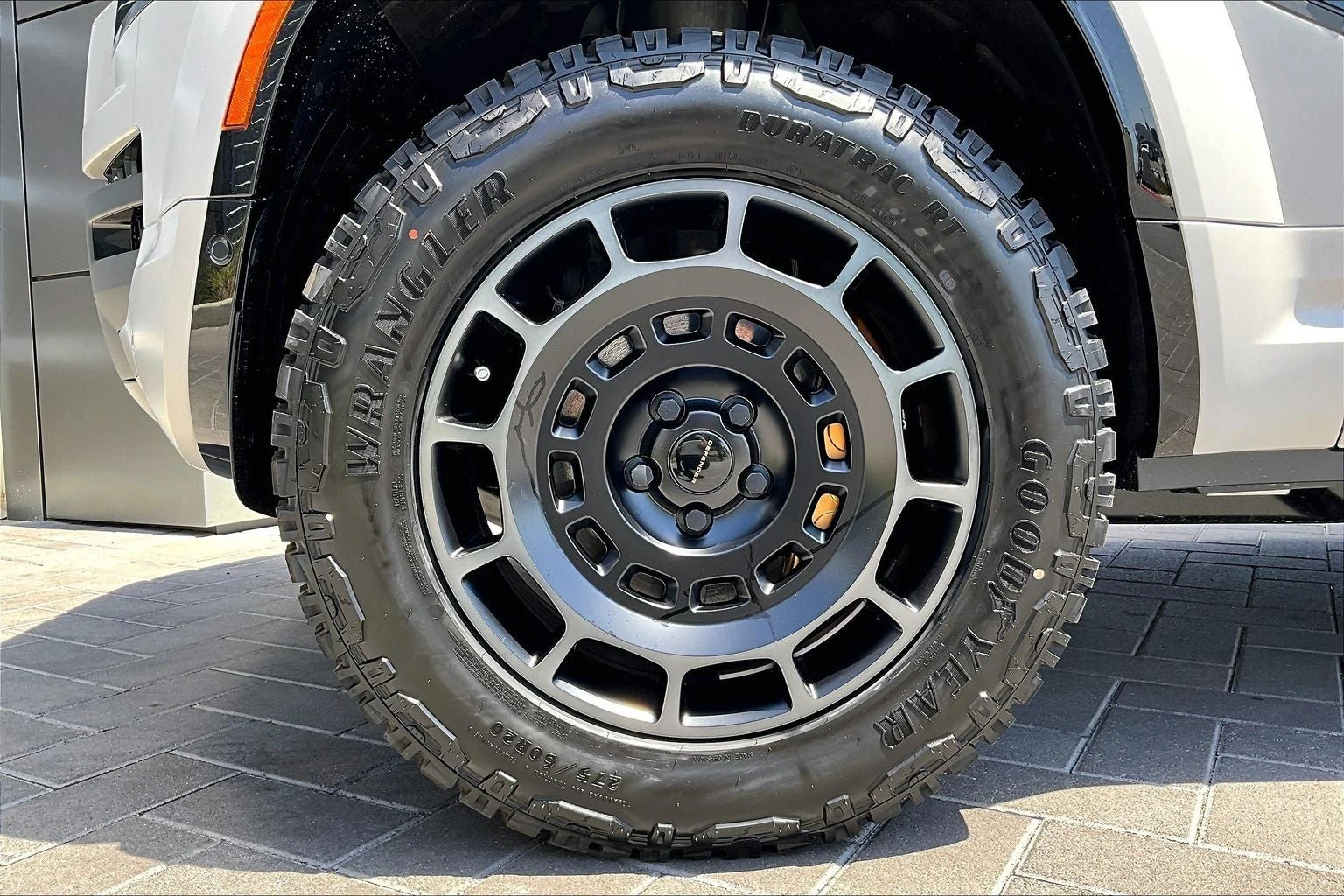 2026 Land Rover Defender OCTA (L663), 12/14