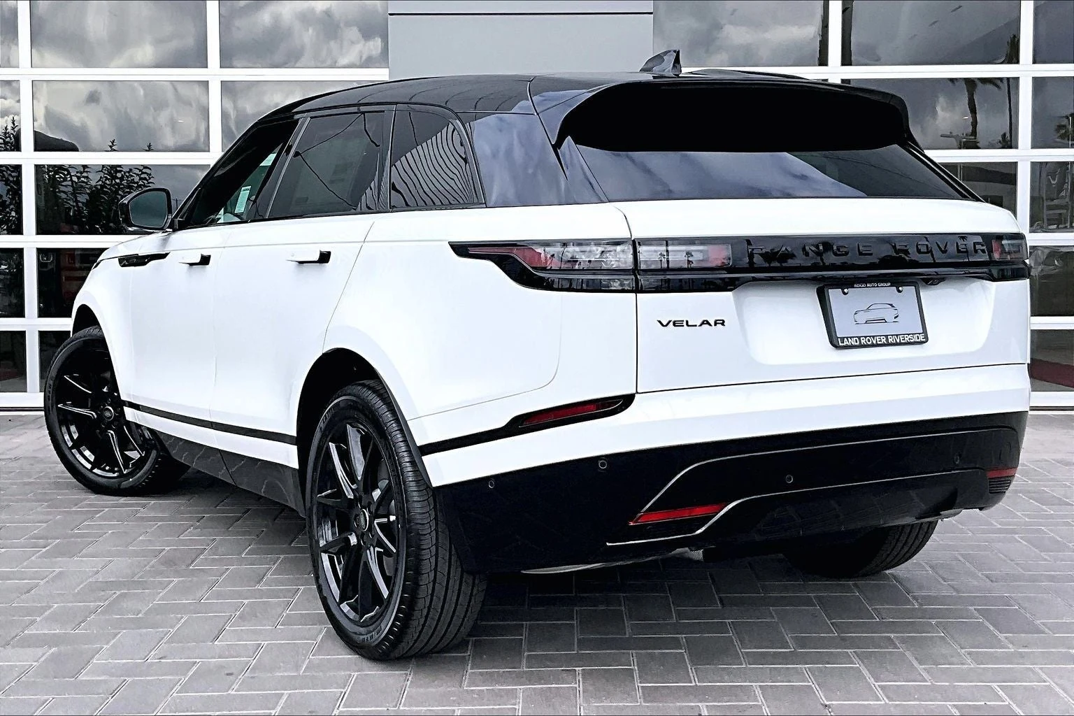 2026 Land Rover Range Rover Velar Dynamic SE (L560), 3/14