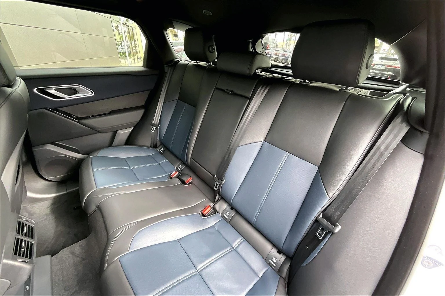 2026 Land Rover Range Rover Velar Dynamic SE (L560), 10/14