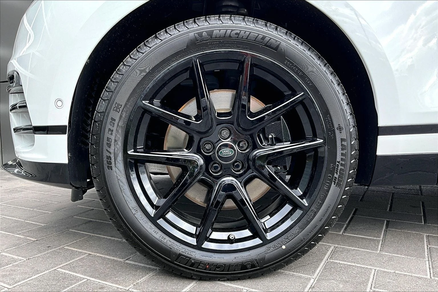 2026 Land Rover Range Rover Velar Dynamic SE (L560), 12/14