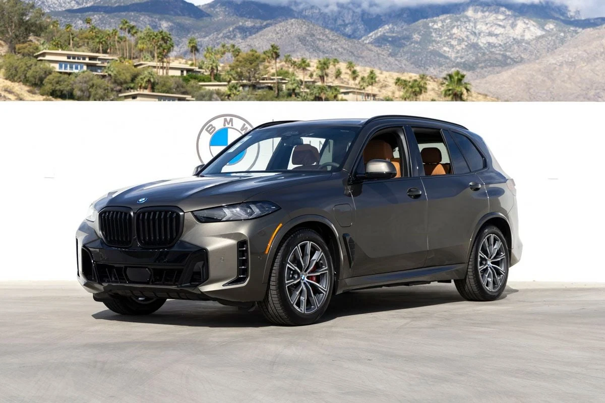 BMW X5 xDrive50e (G05) · Manhattan Green Metallic · Indigo Auto Group